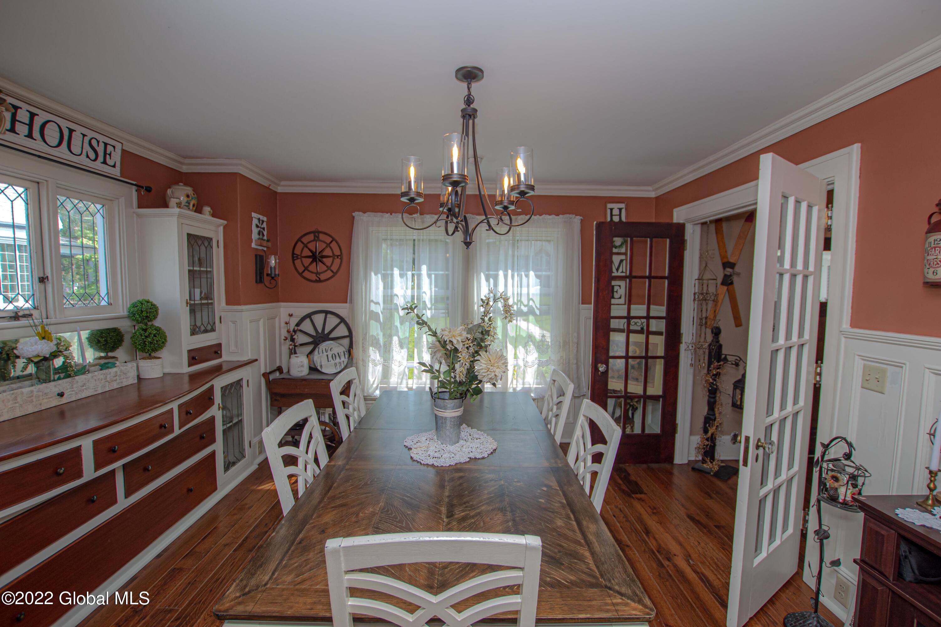33 Kingsboro Avenue