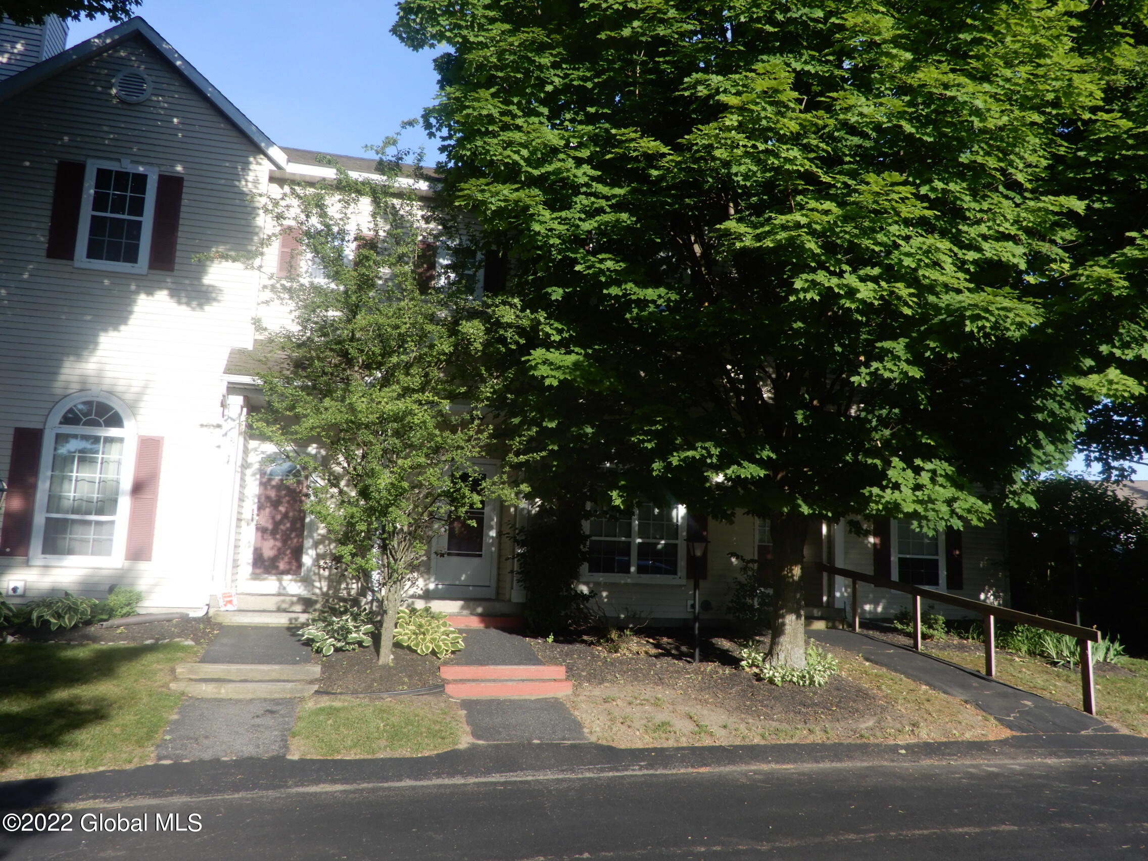 15 Stratton Circle