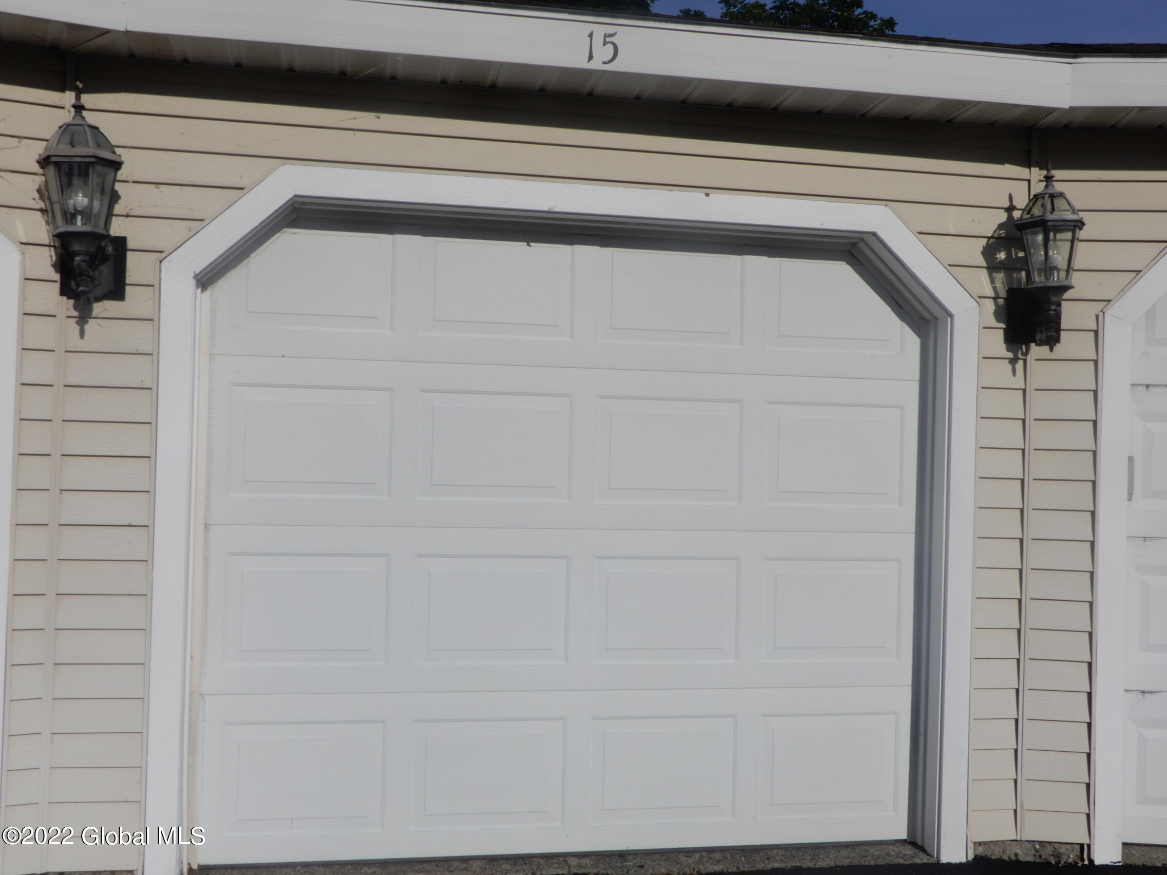 15 Stratton Circle