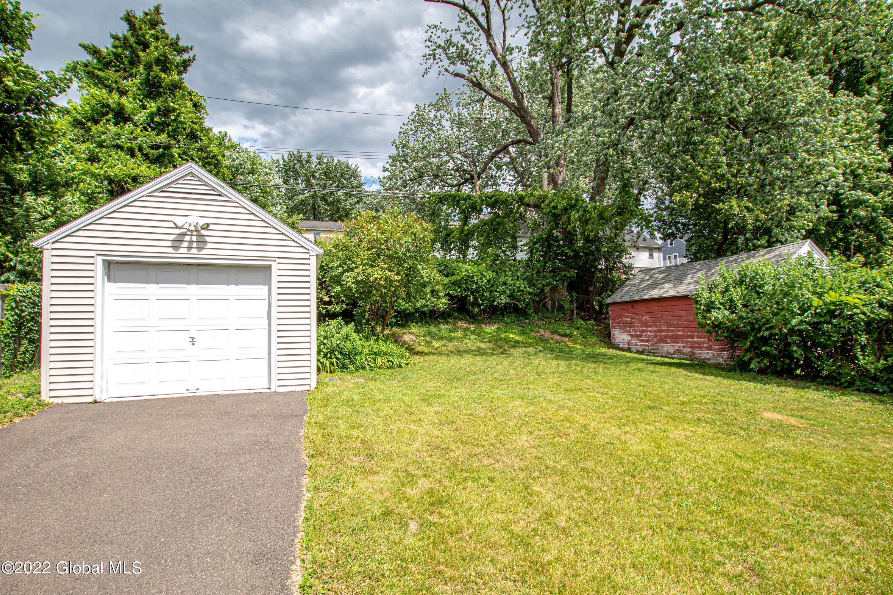 8 Center View Drive