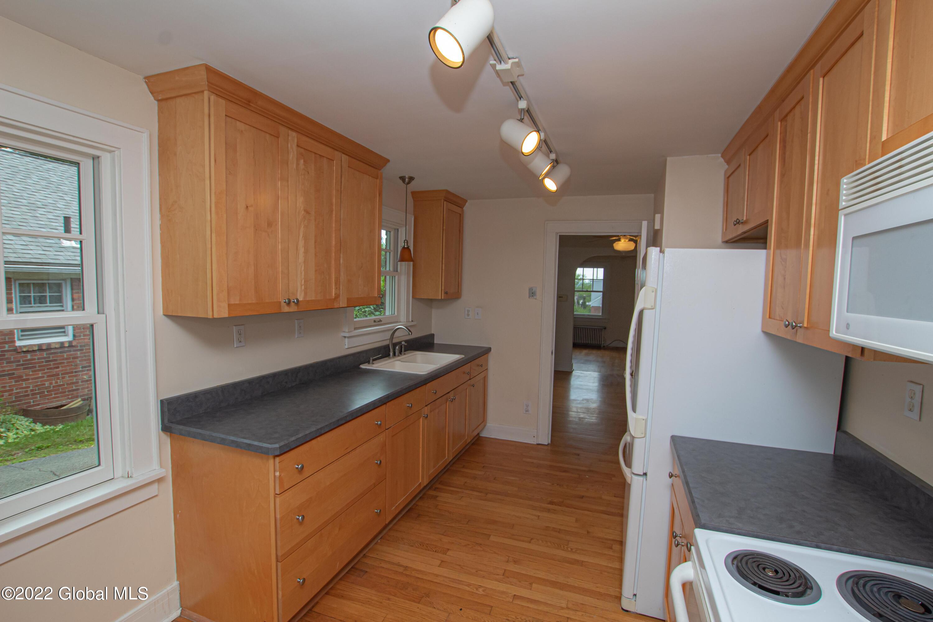 8 Center View Drive