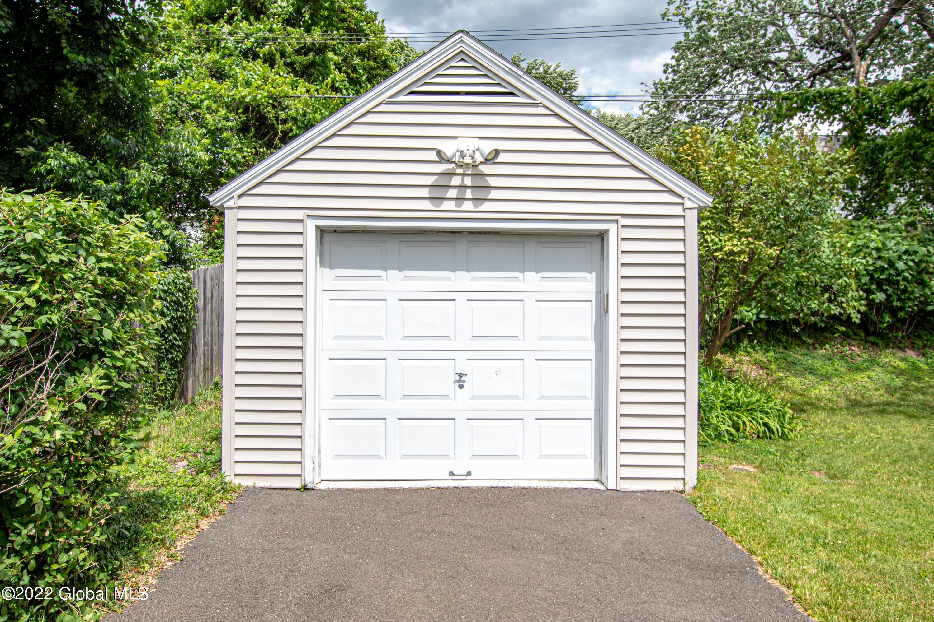 8 Center View Drive