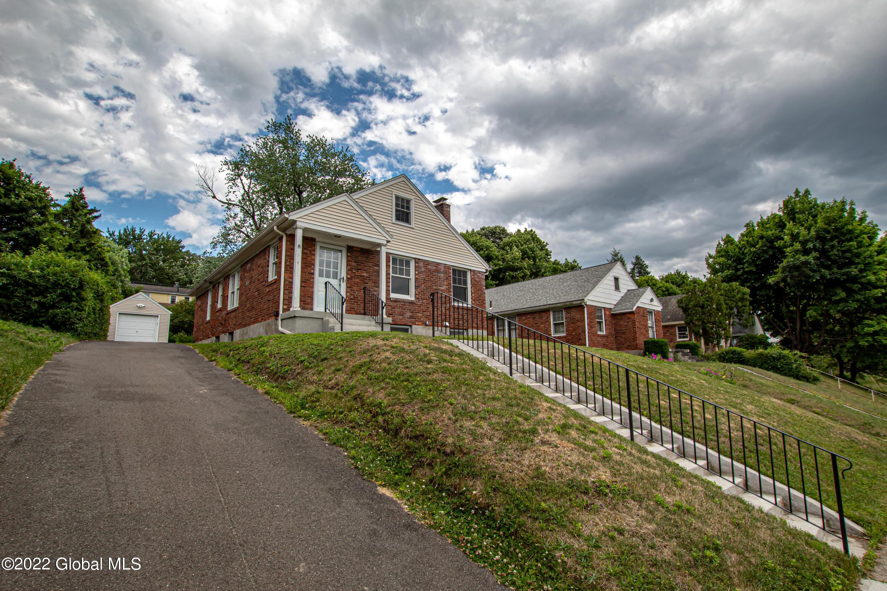 8 Center View Drive