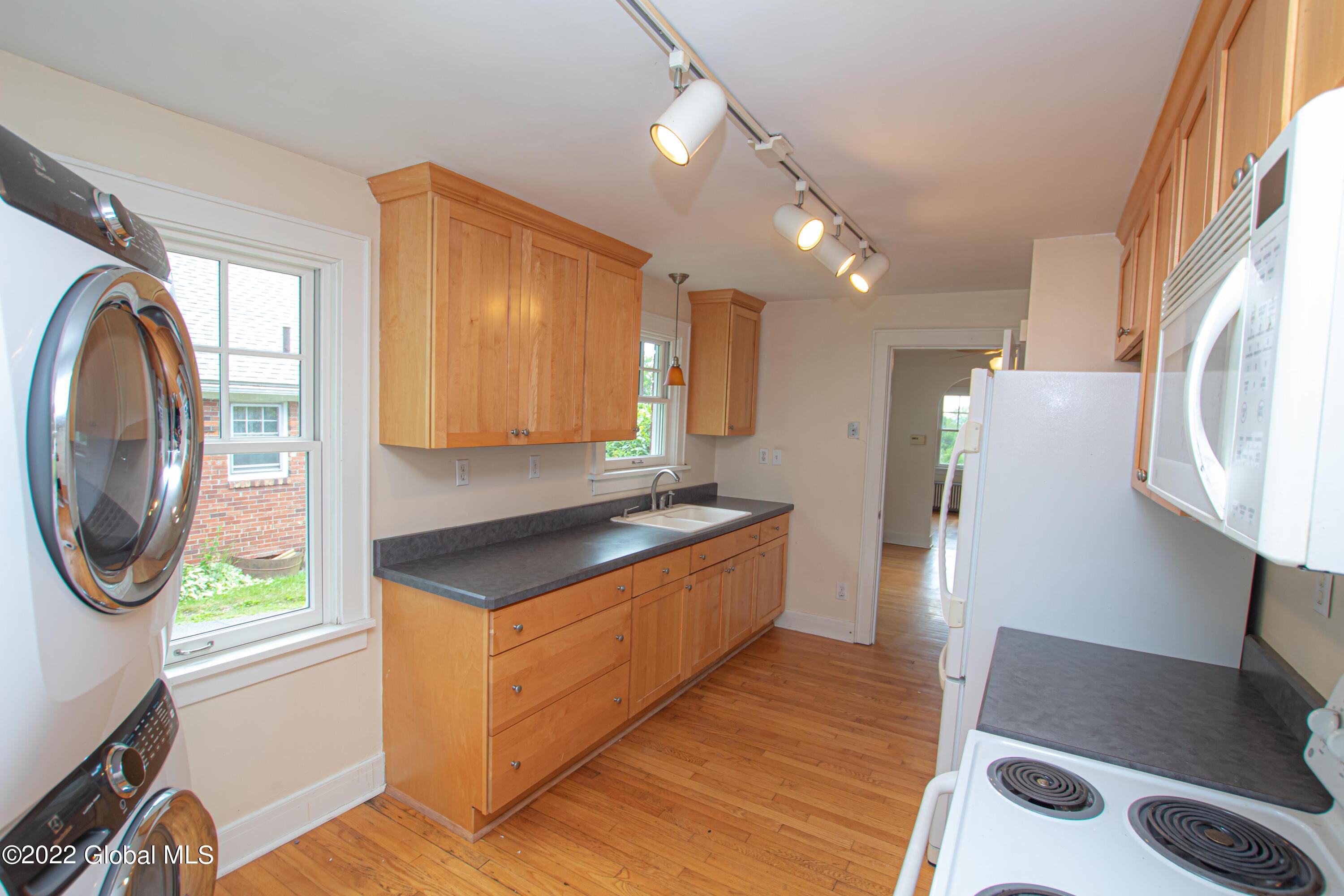 8 Center View Drive
