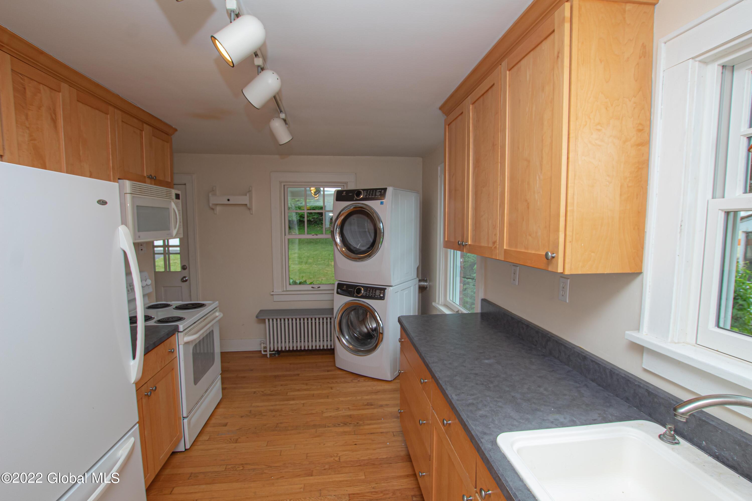 8 Center View Drive