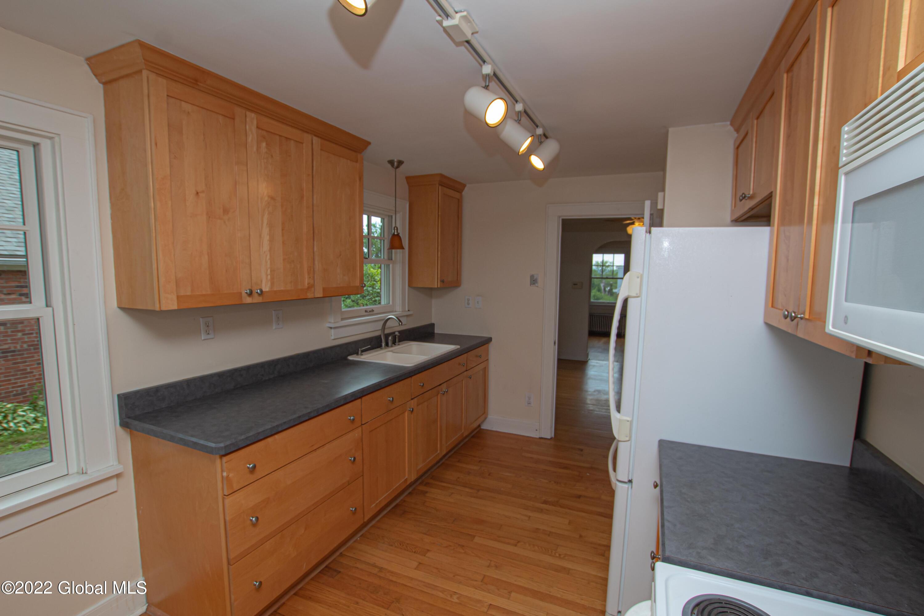 8 Center View Drive