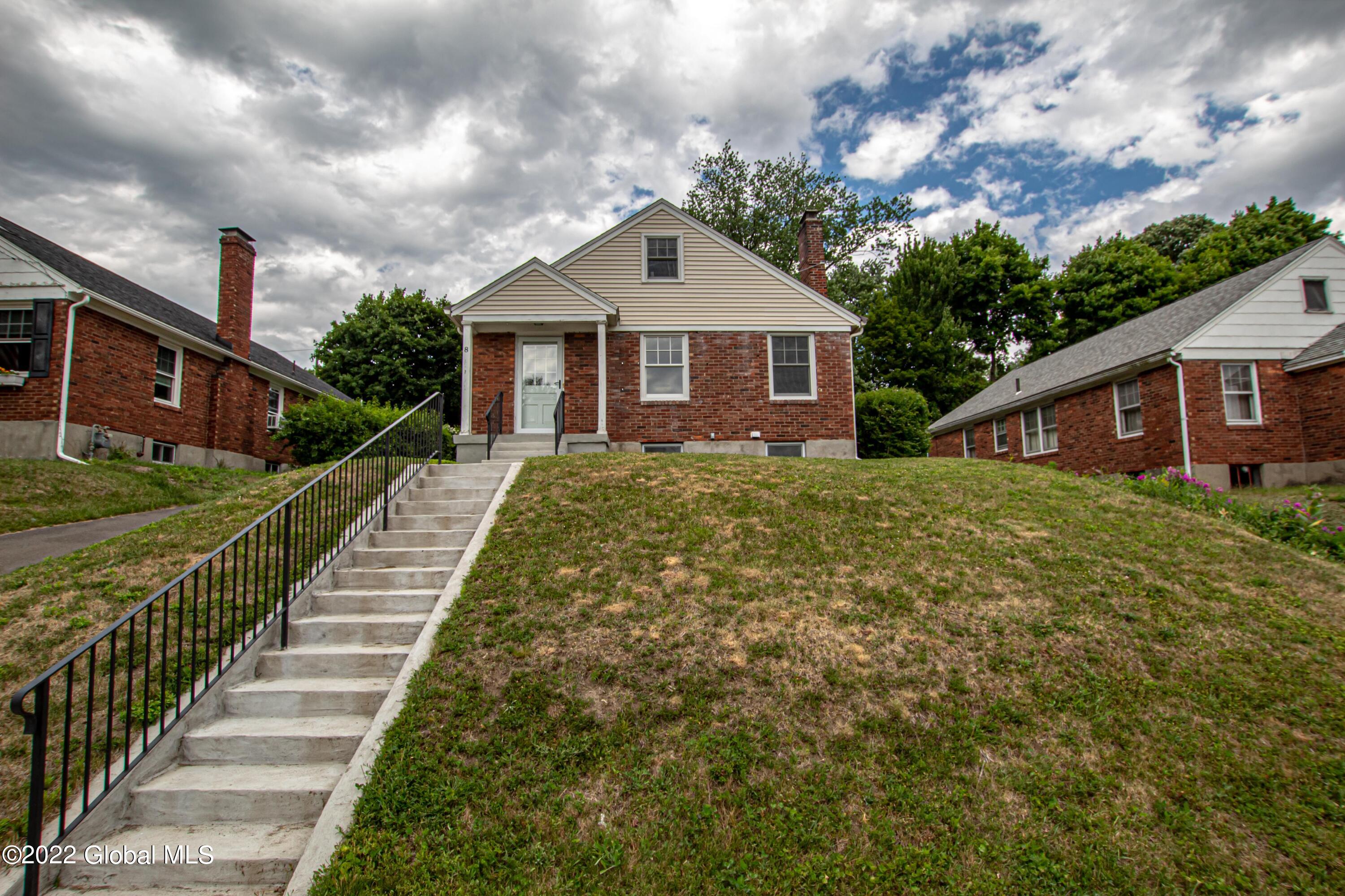 8 Center View Drive