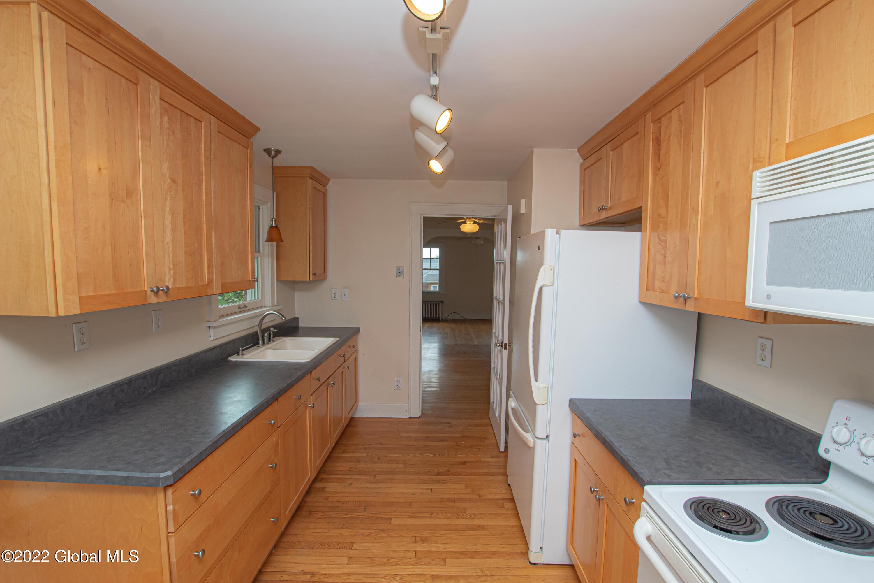 8 Center View Drive