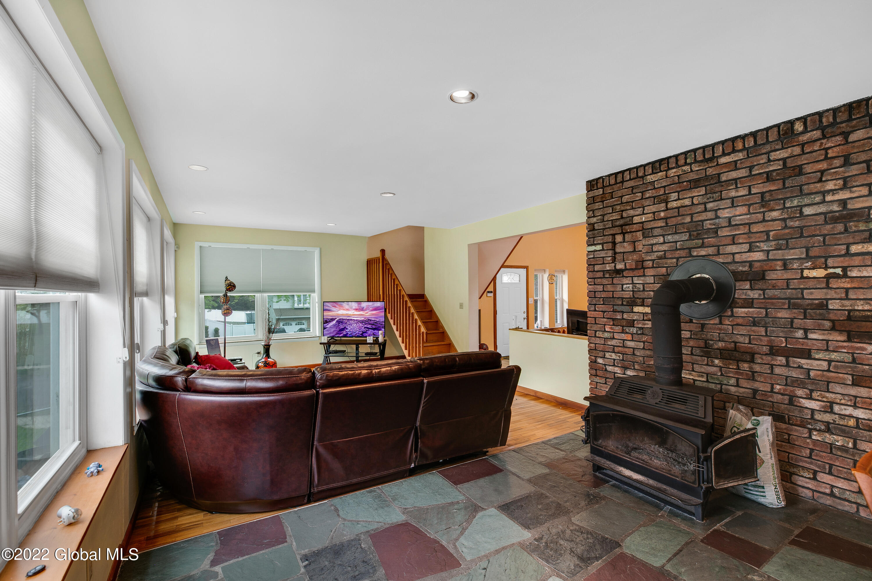 161 Holmes Dale