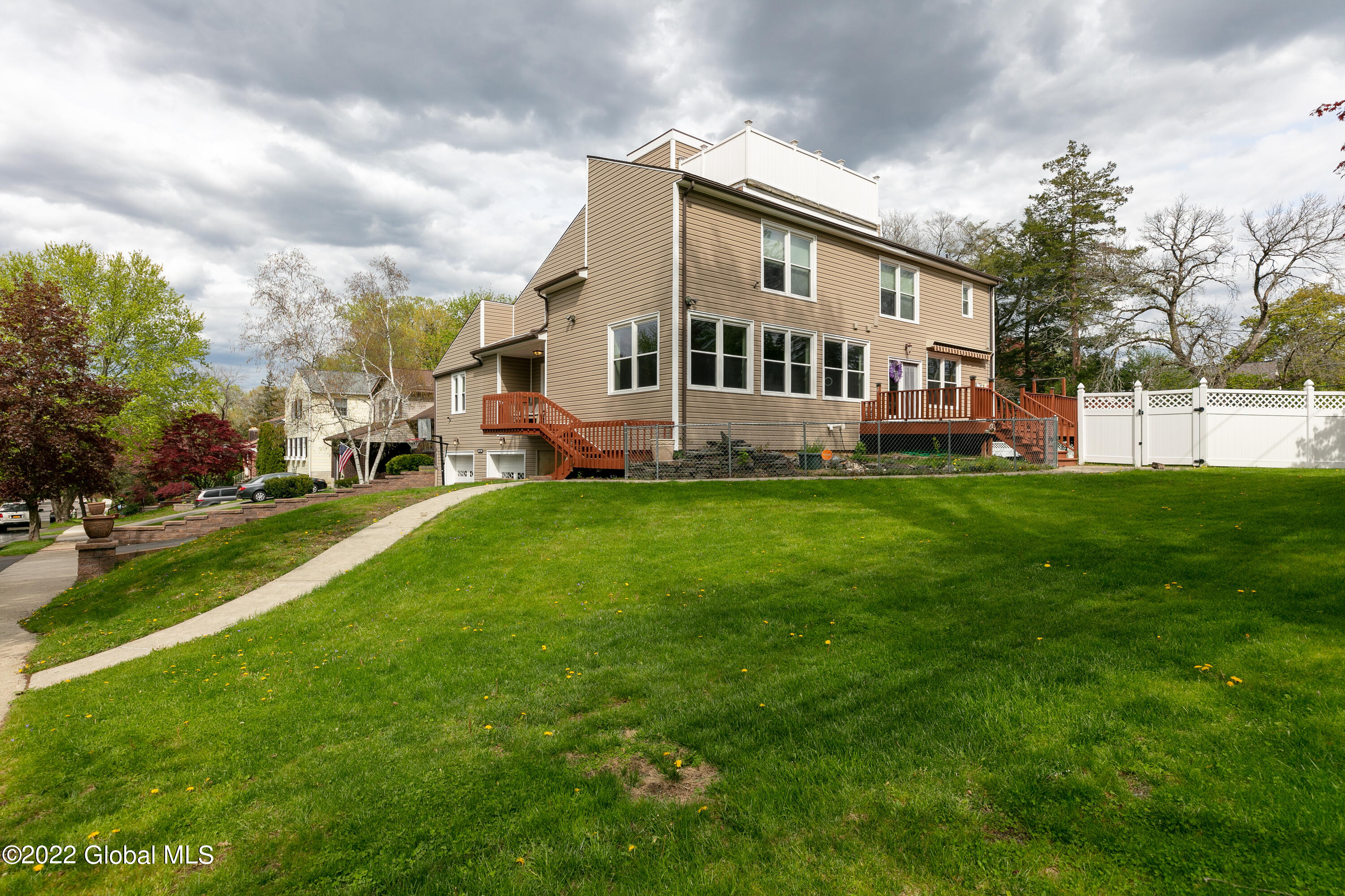 161 Holmes Dale