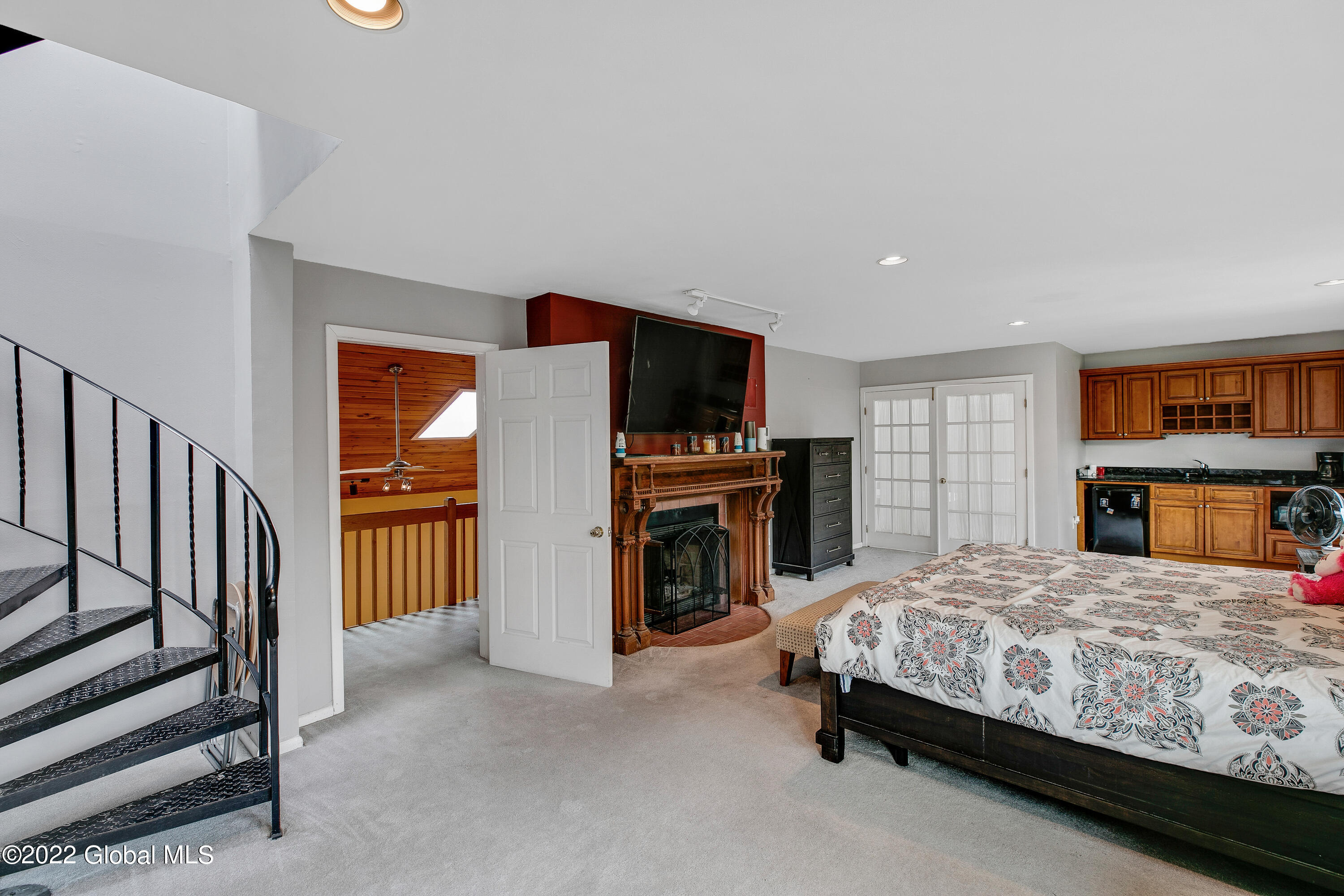 161 Holmes Dale