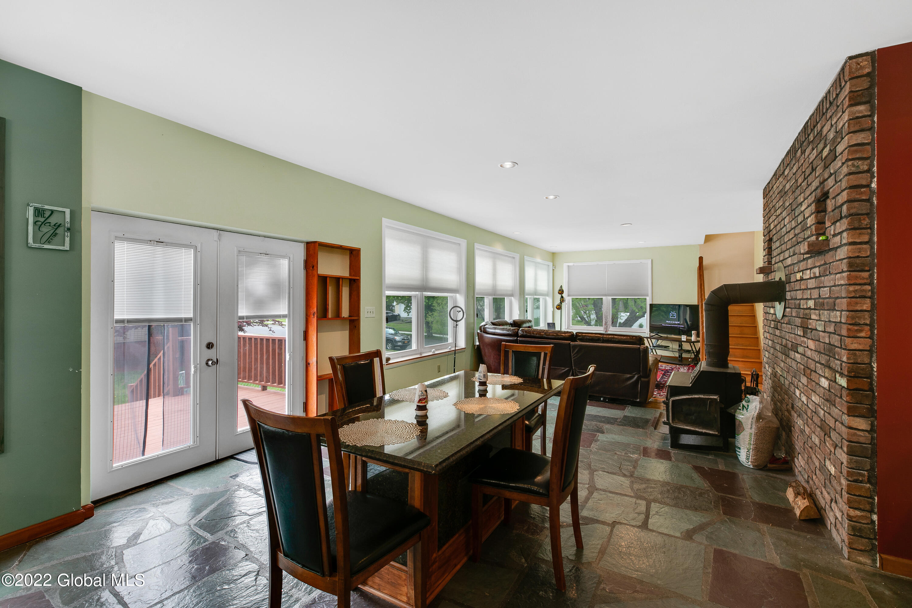 161 Holmes Dale
