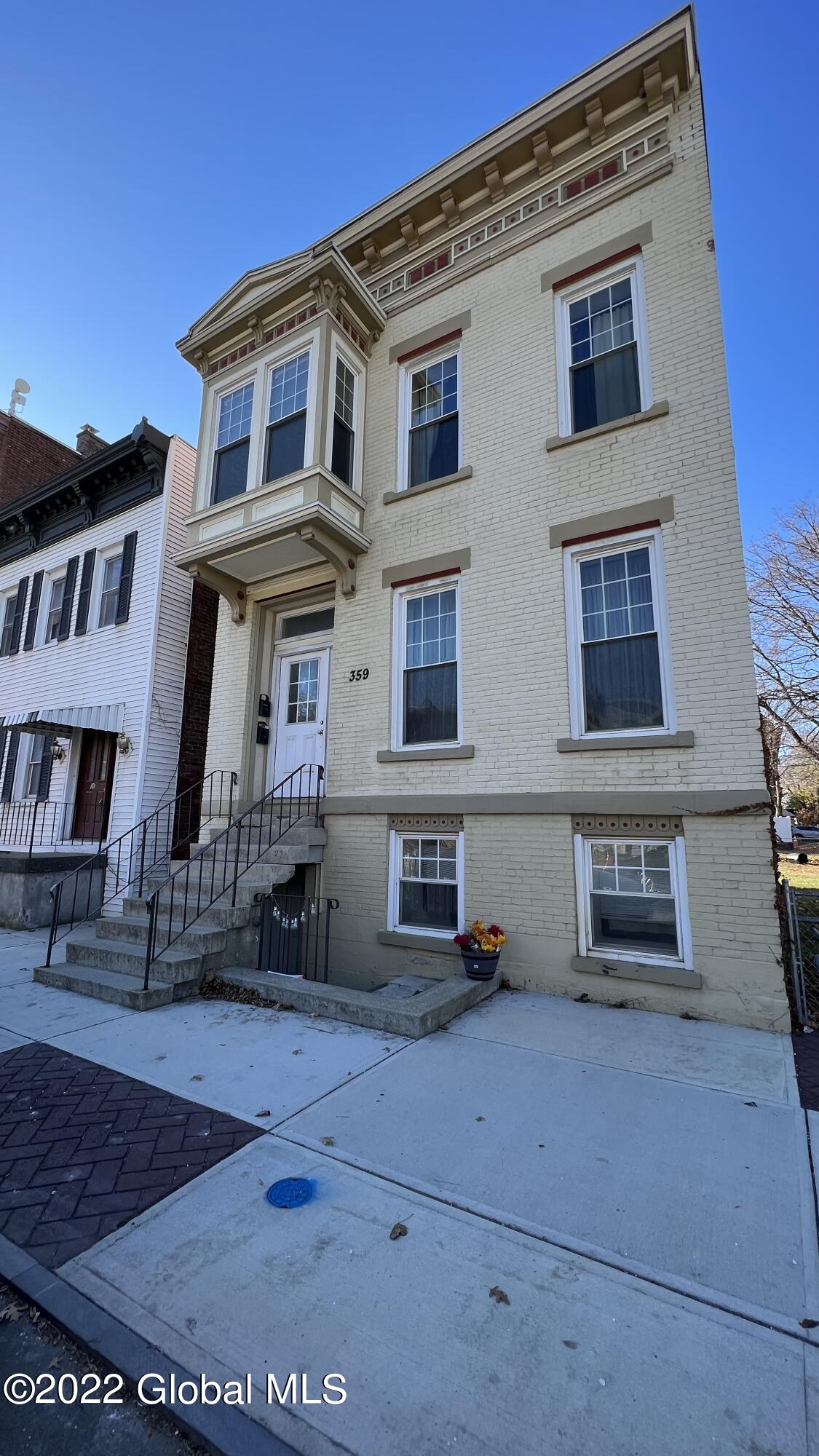 359 4th Street