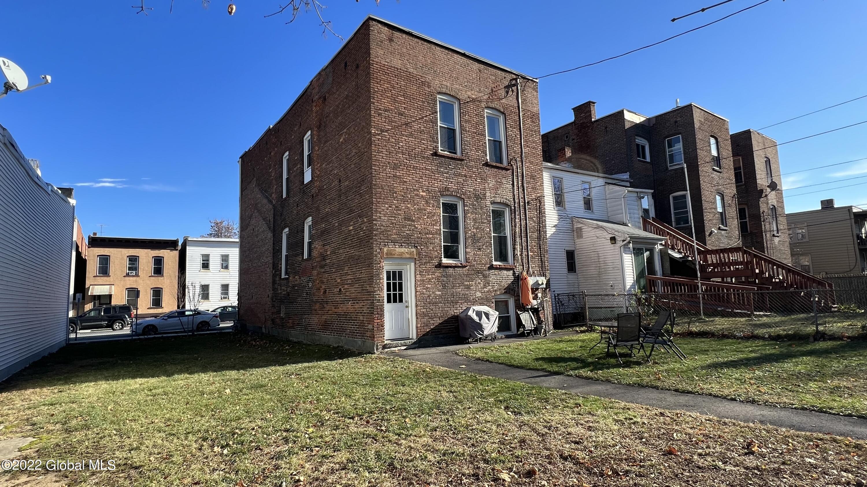 359 4th Street