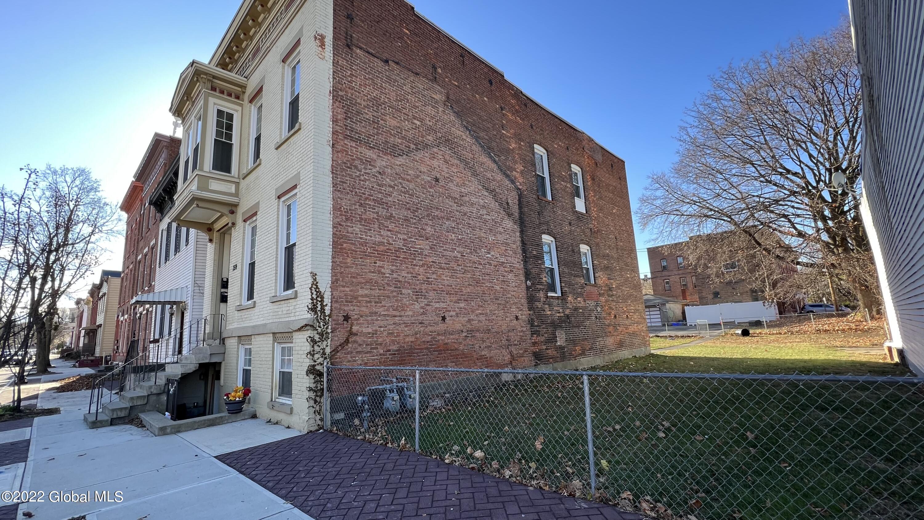 359 4th Street