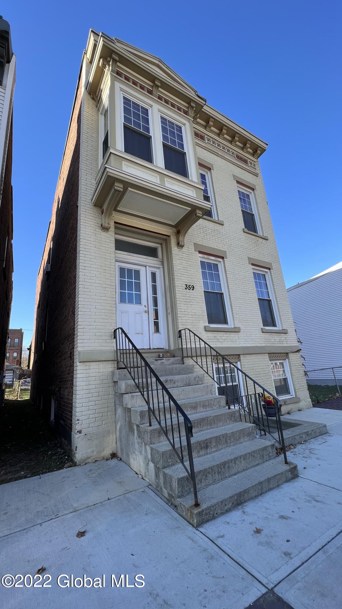 359 4th Street