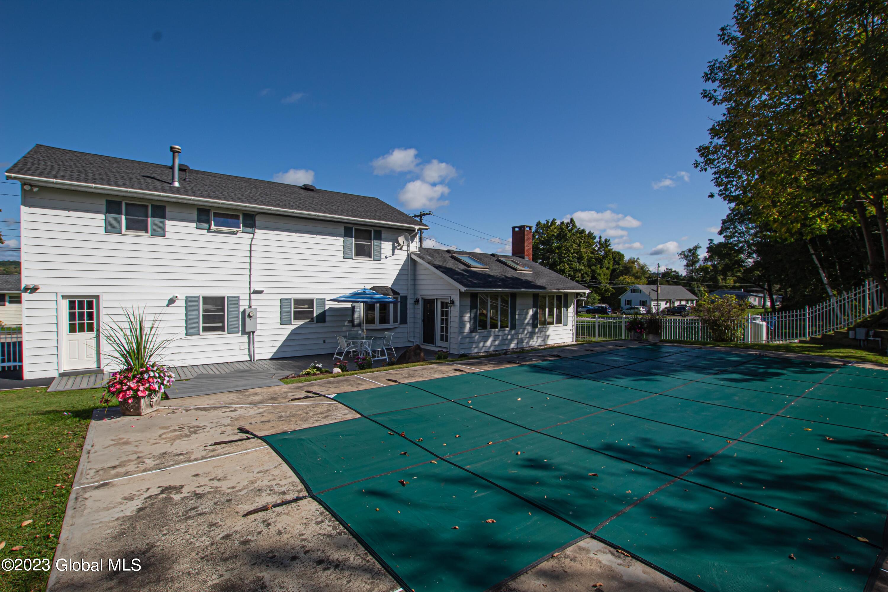64 Schultze Street