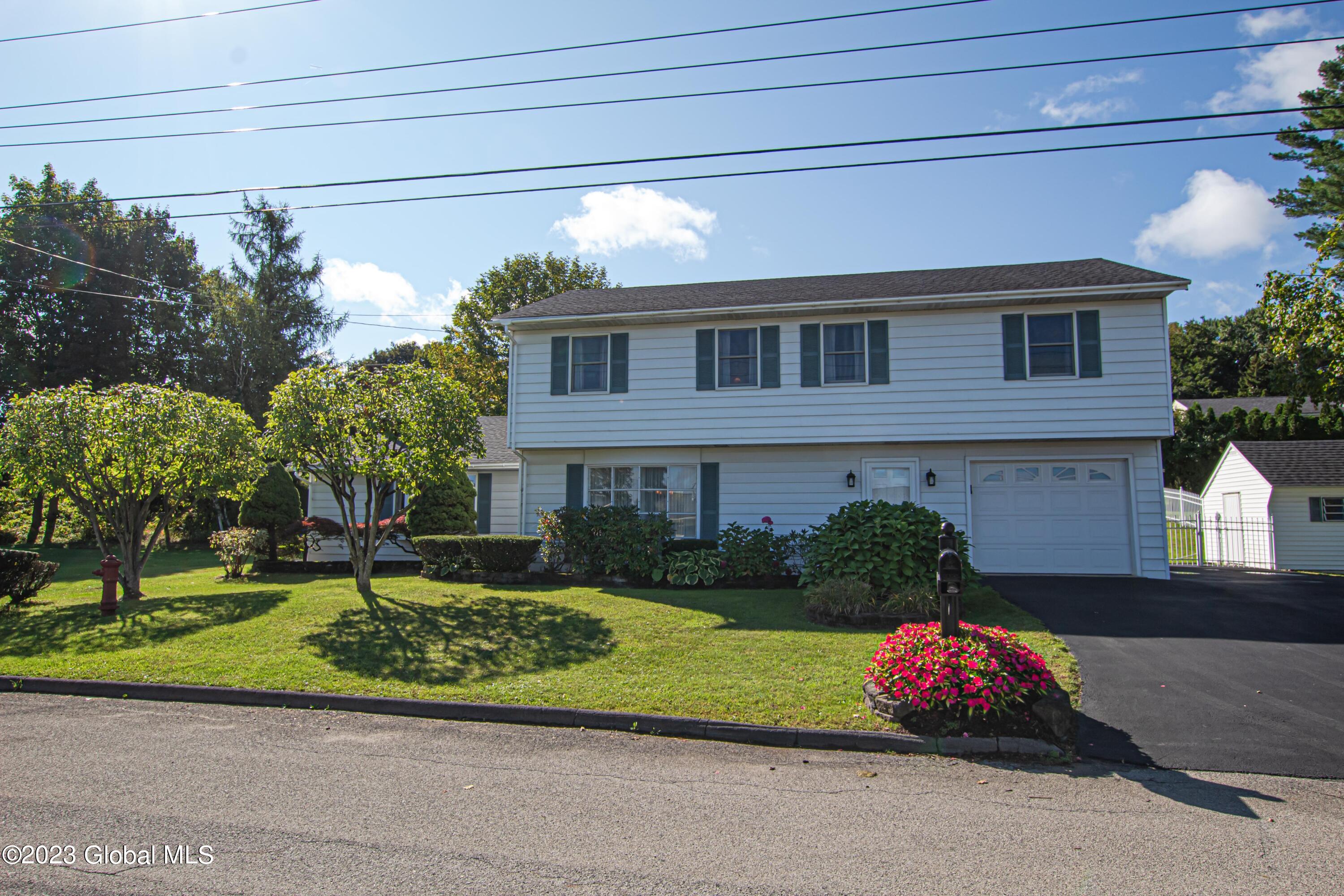 64 Schultze Street
