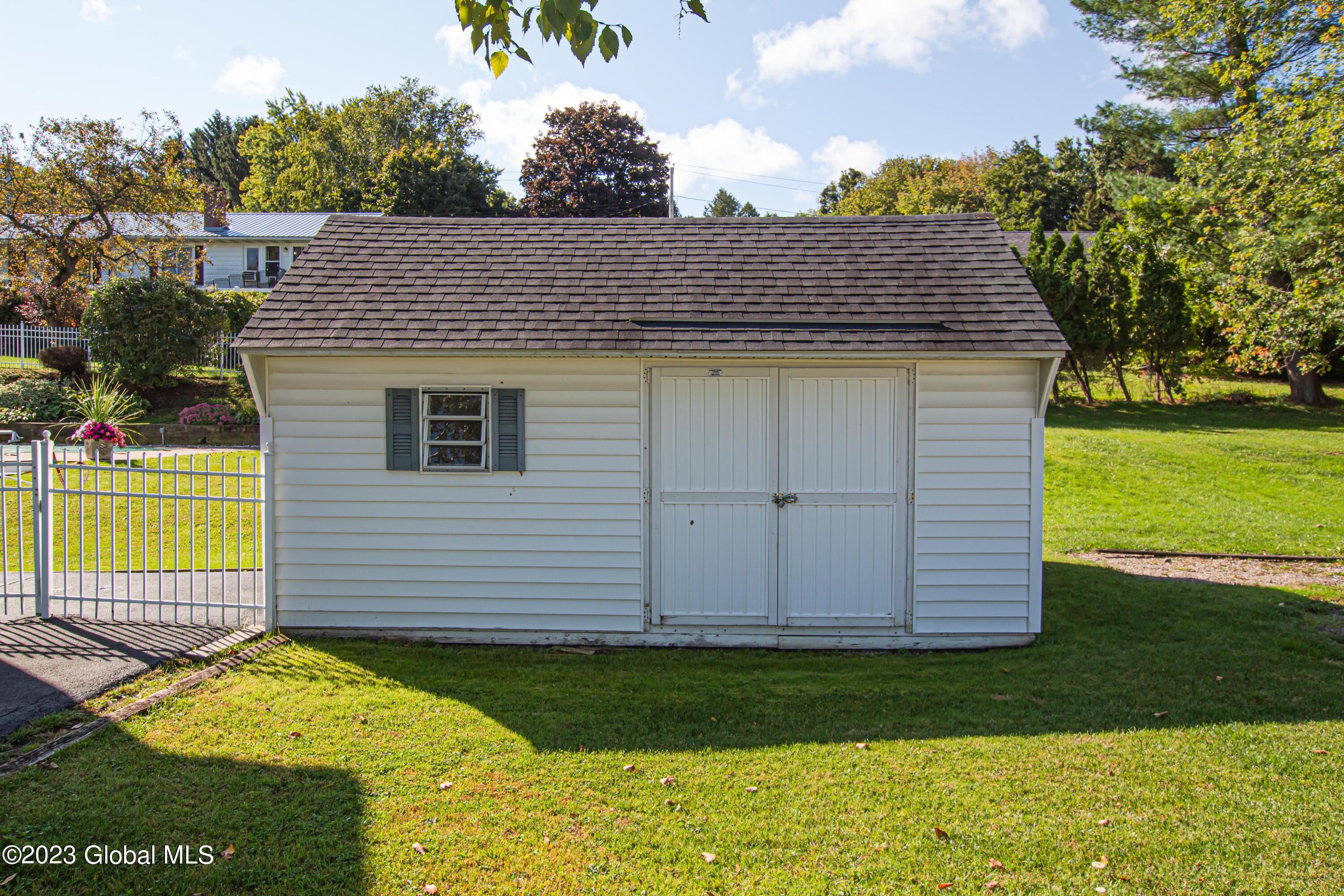 64 Schultze Street