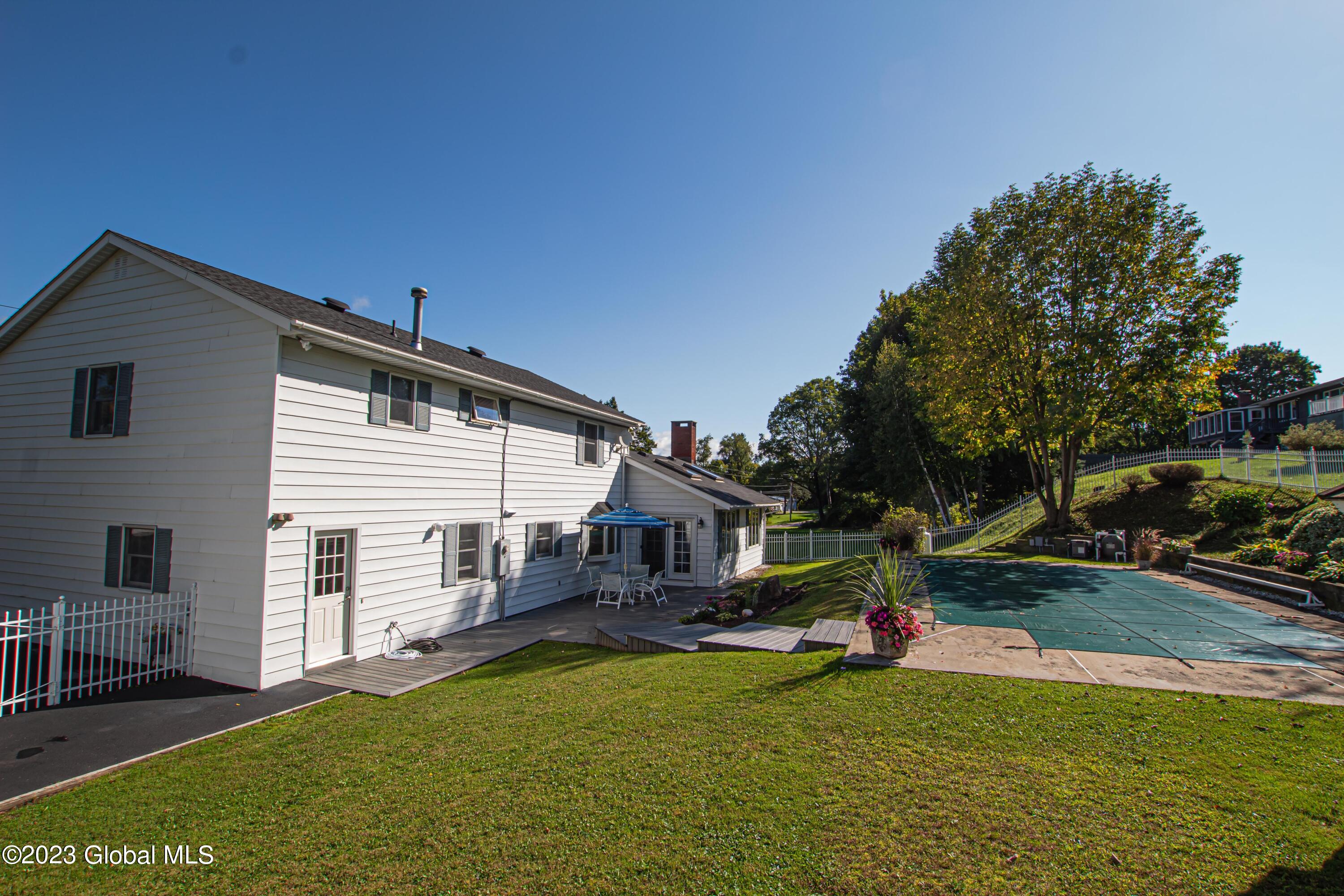 64 Schultze Street