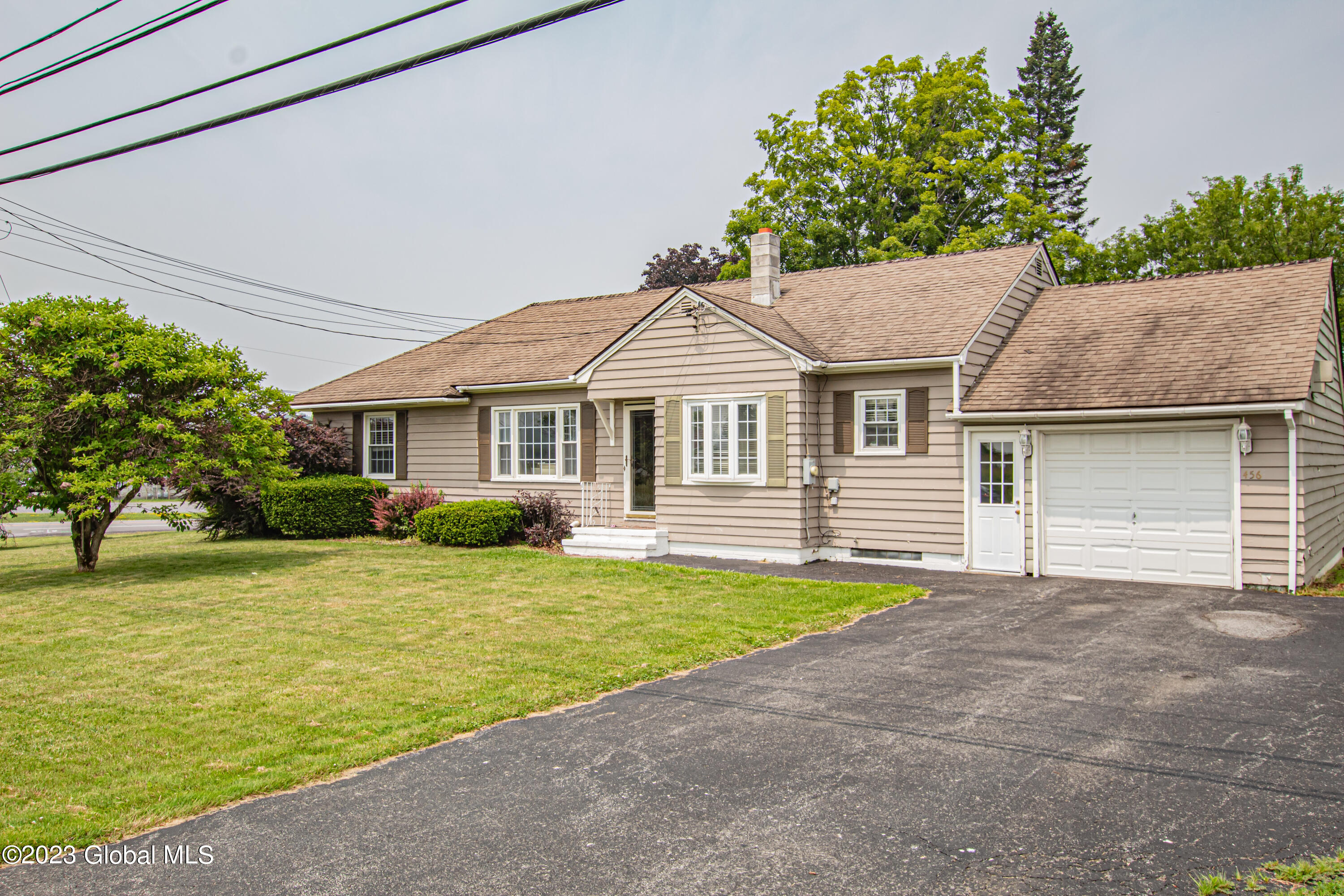 456 S Kingsboro Avenue