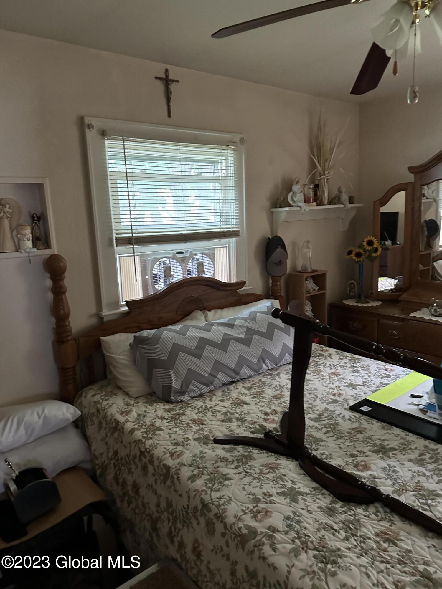 4 MAPLE Avenue