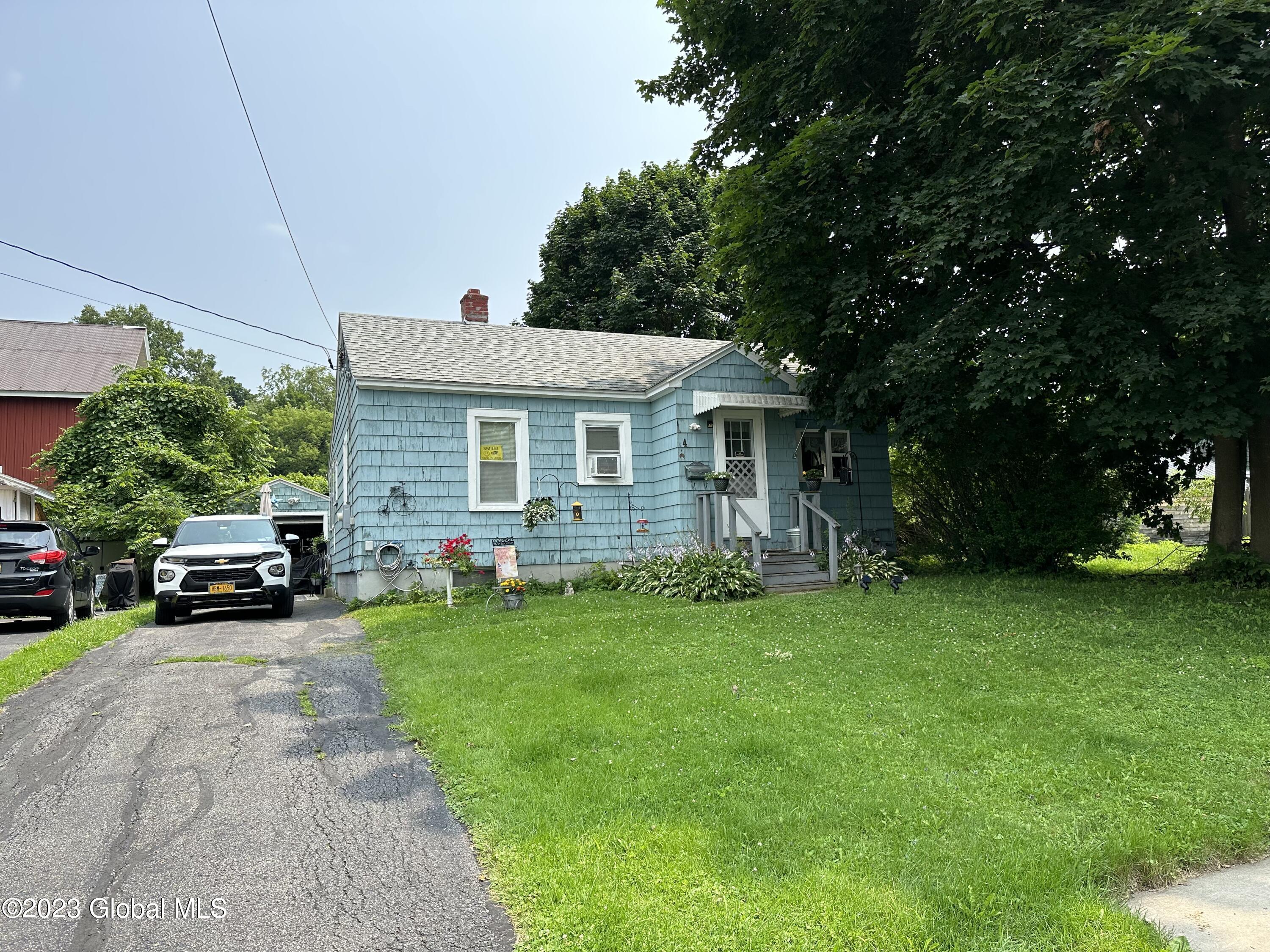 4 MAPLE Avenue