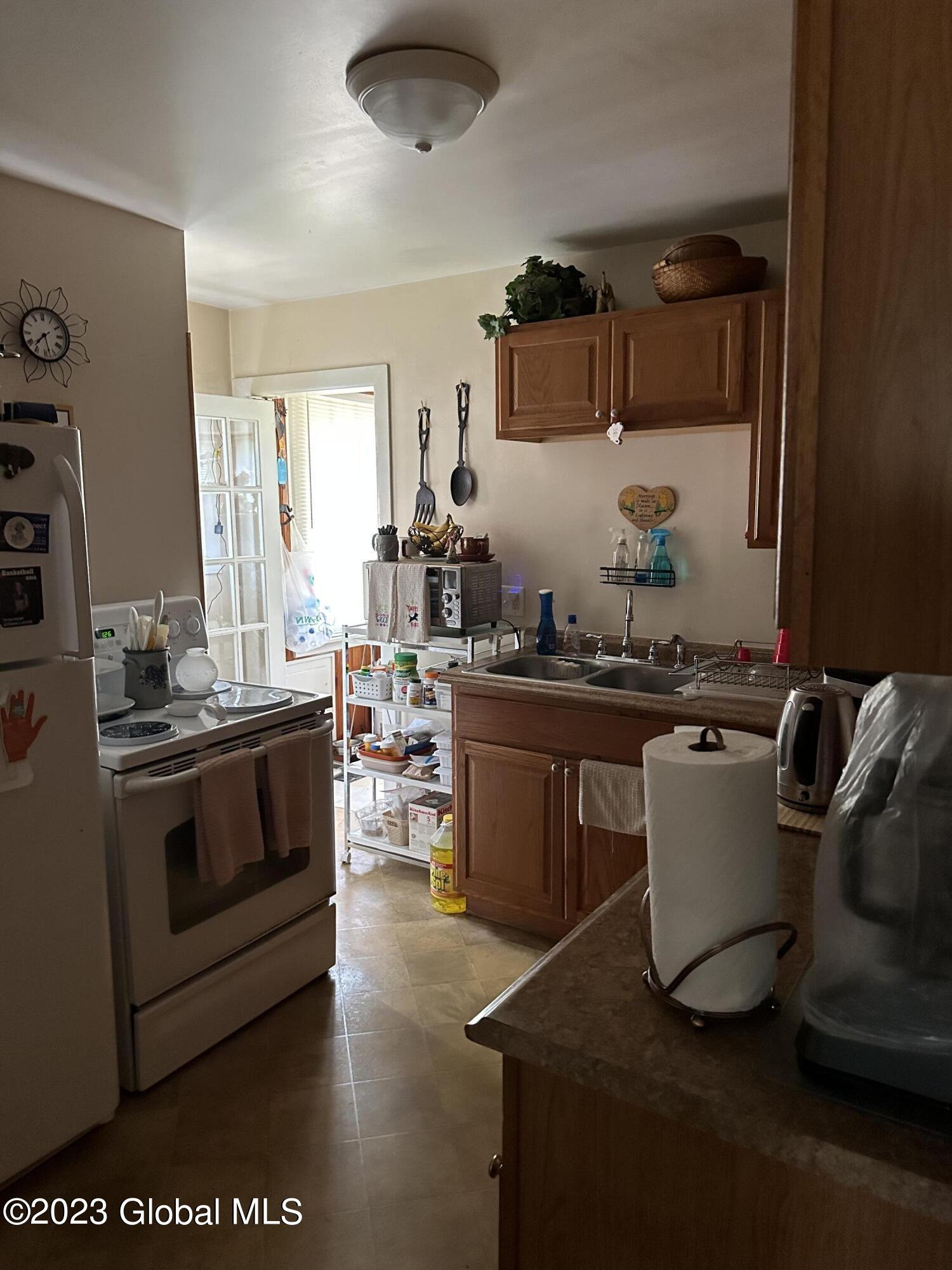 4 MAPLE Avenue