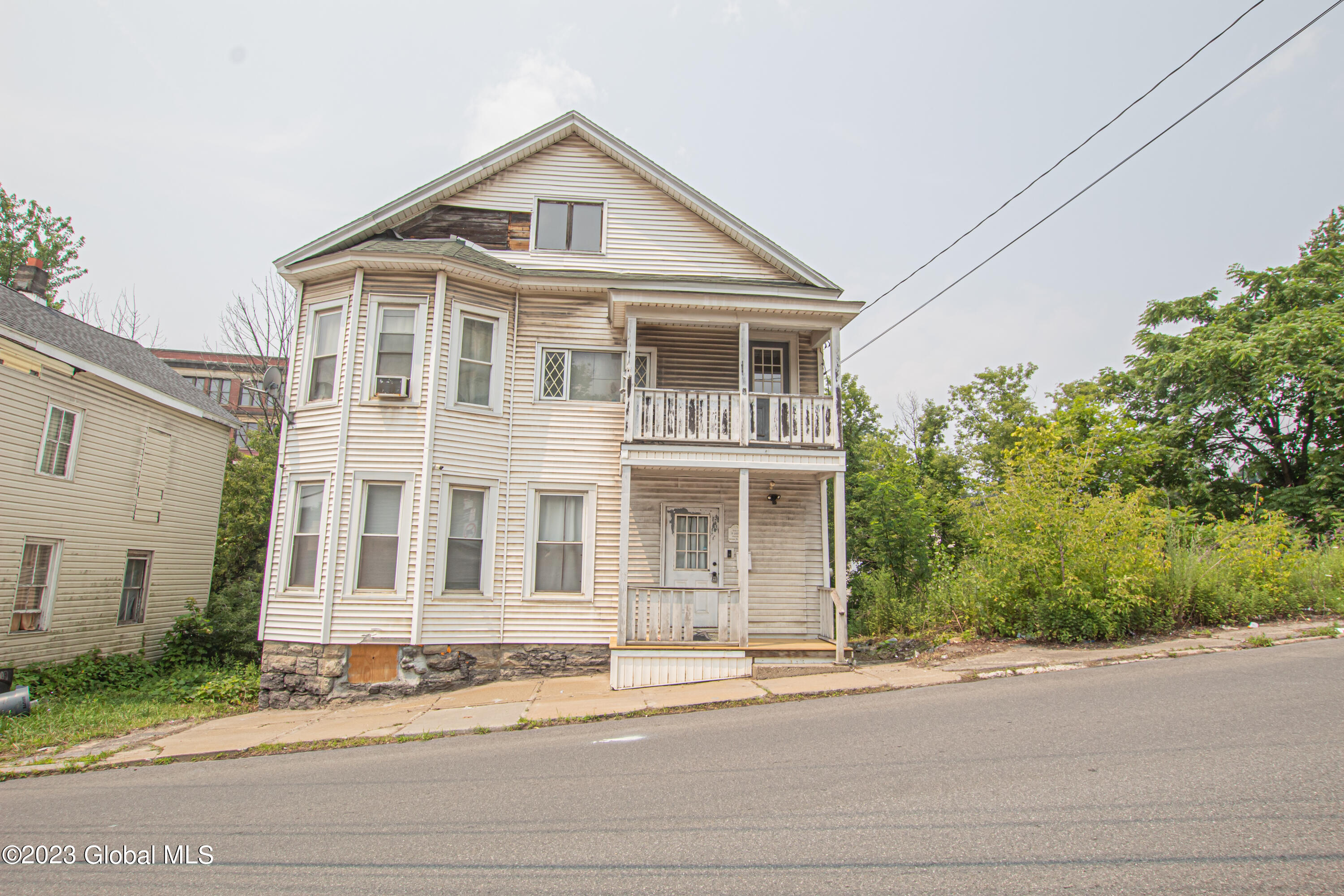 16 Locust Avenue