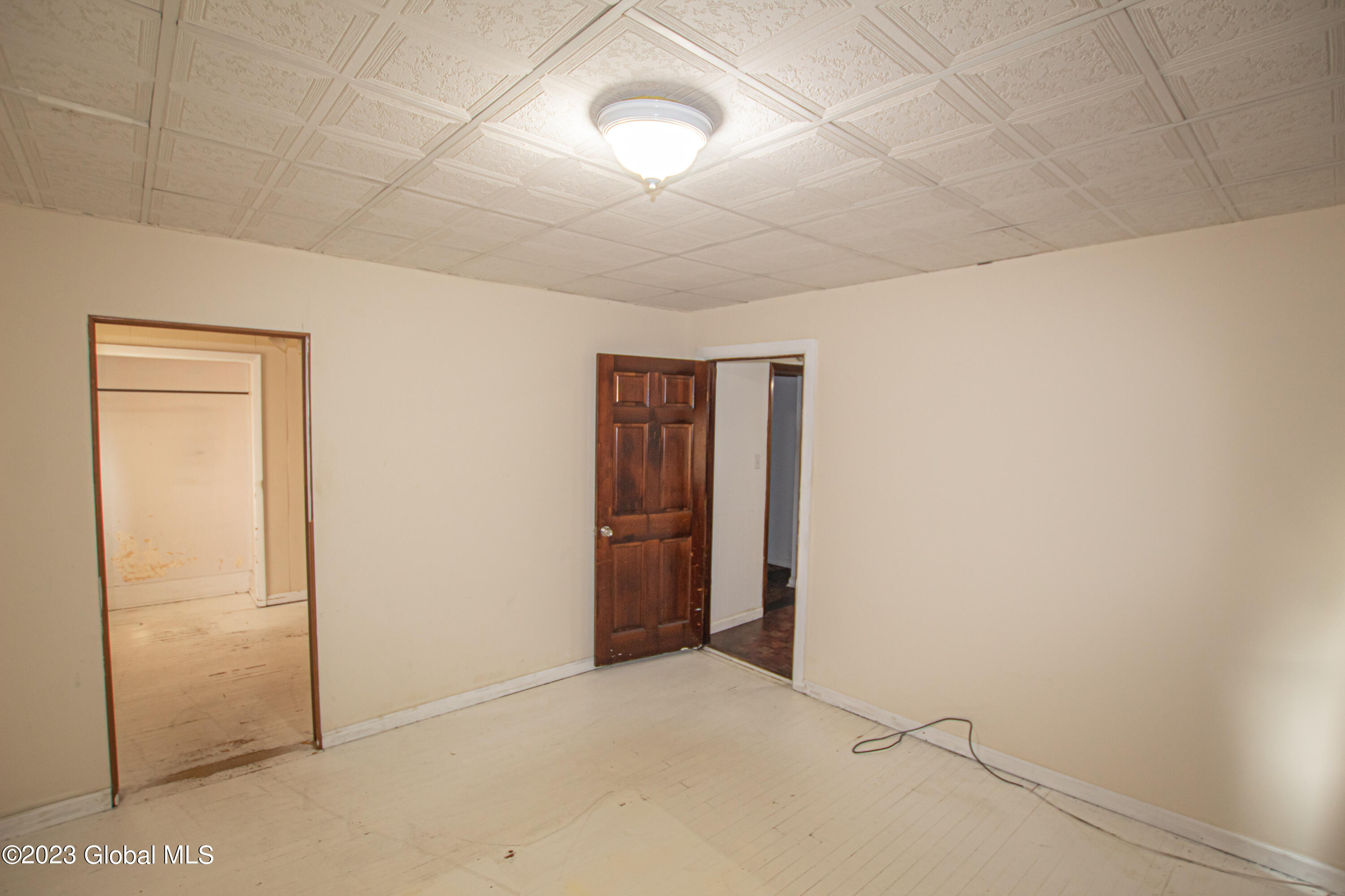 16 Locust Avenue