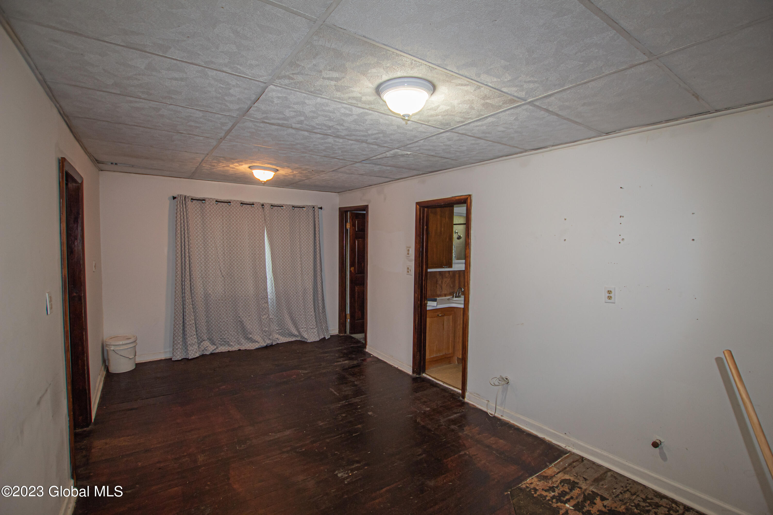 16 Locust Avenue