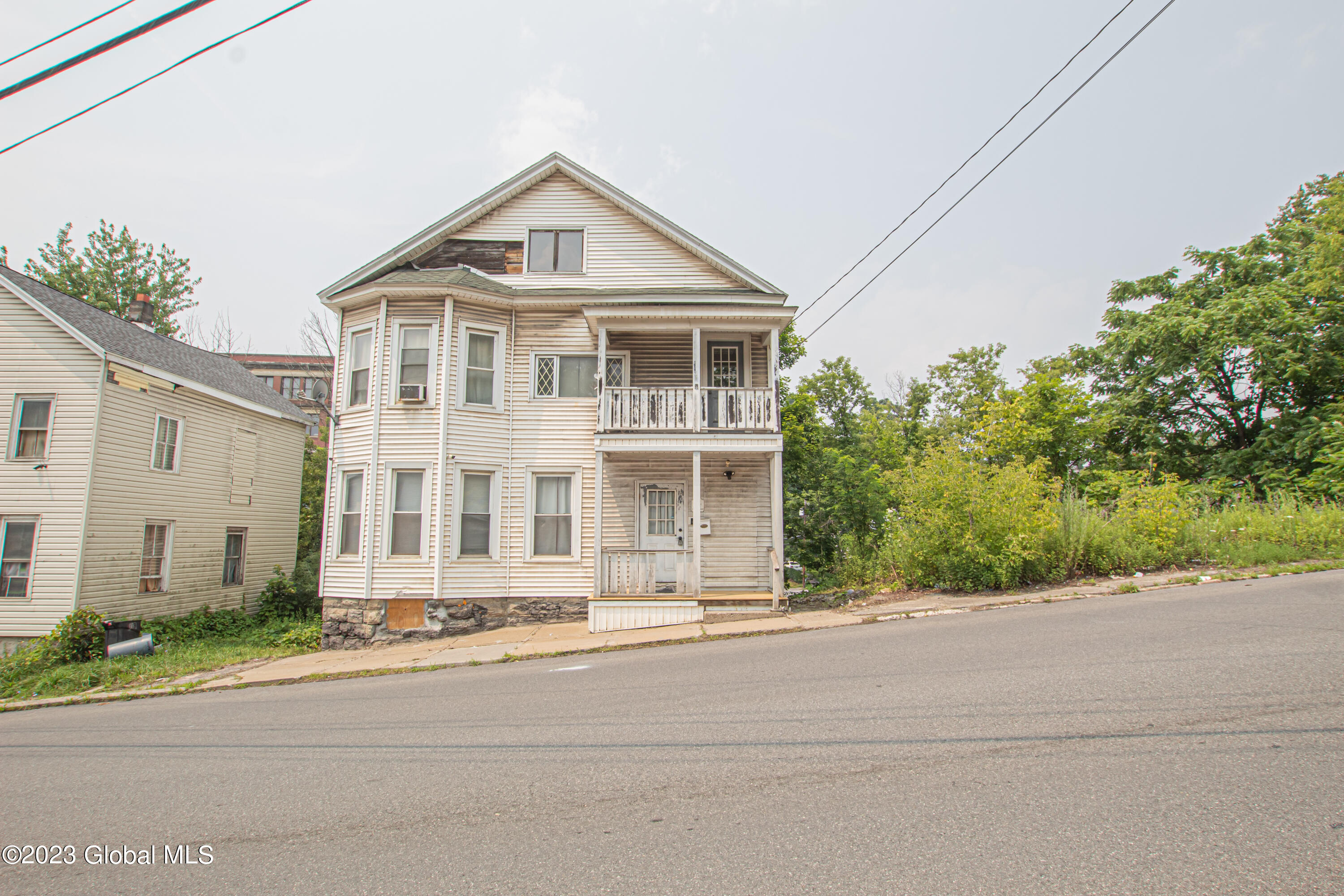 16 Locust Avenue