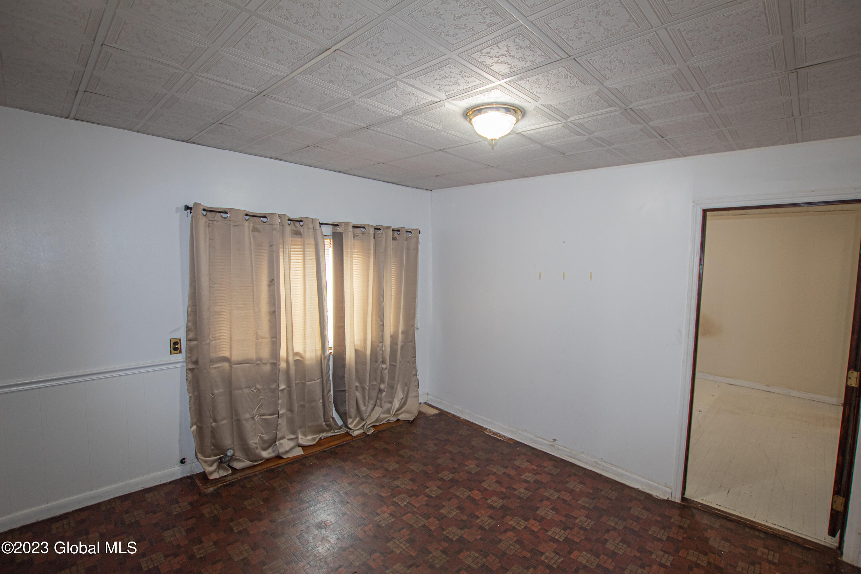16 Locust Avenue