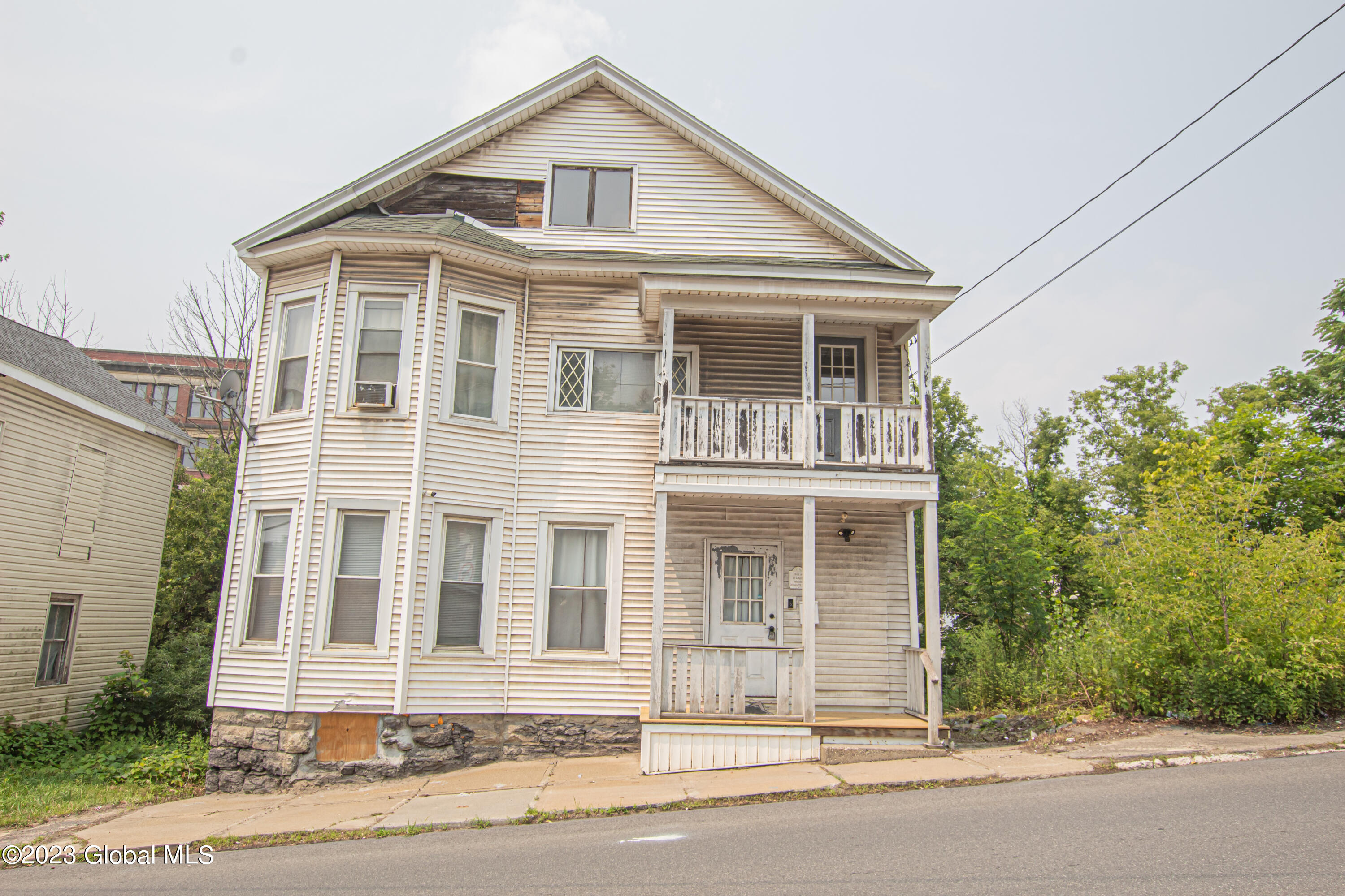 16 Locust Avenue