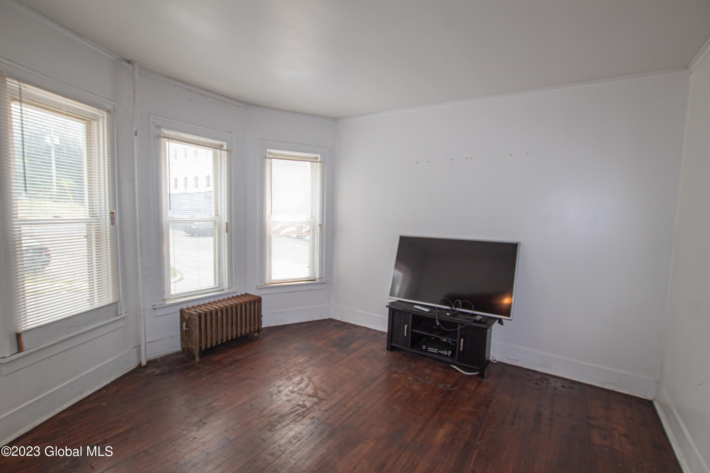 16 Locust Avenue