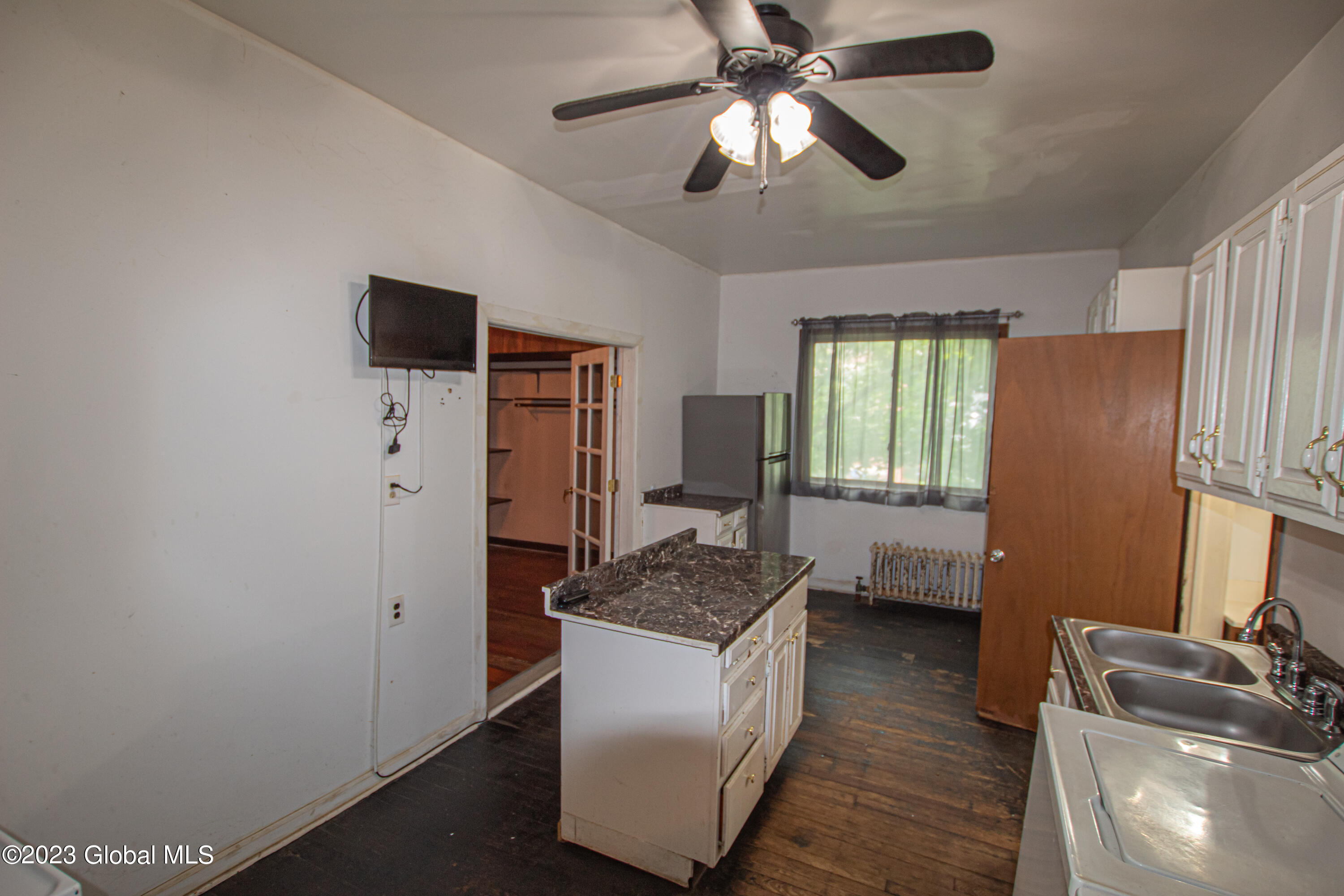 16 Locust Avenue