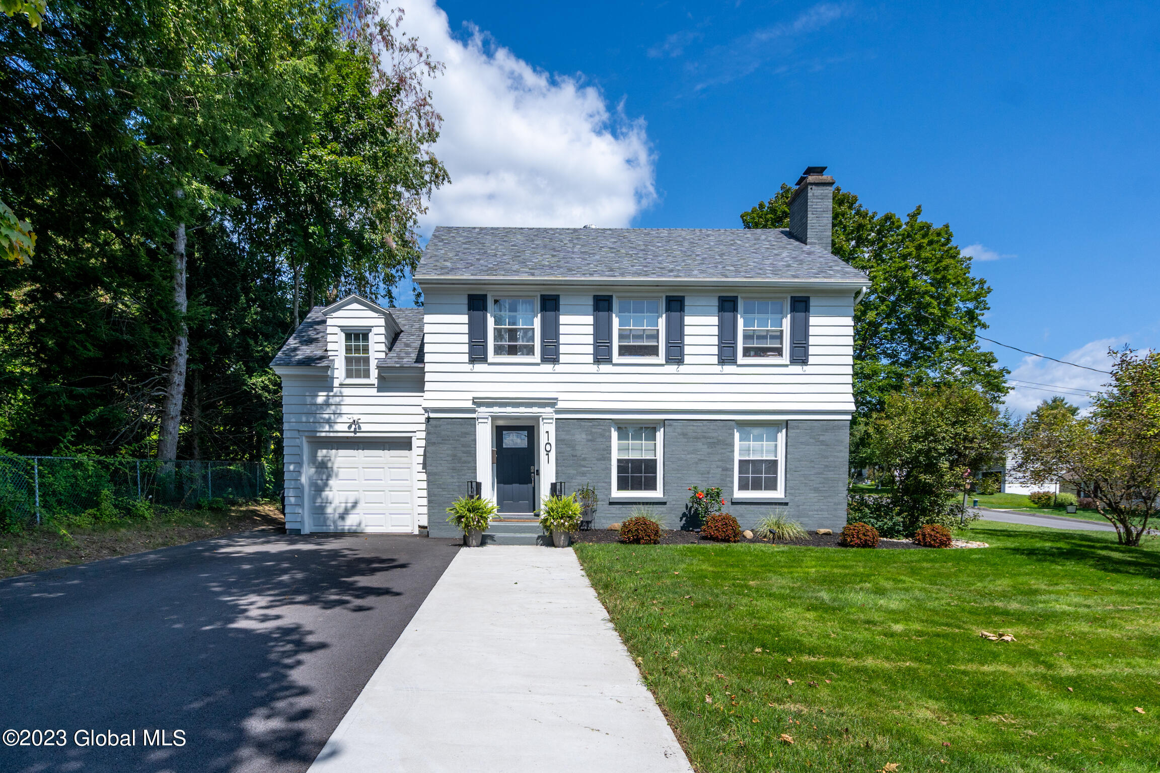 101 W Fourth Avenue