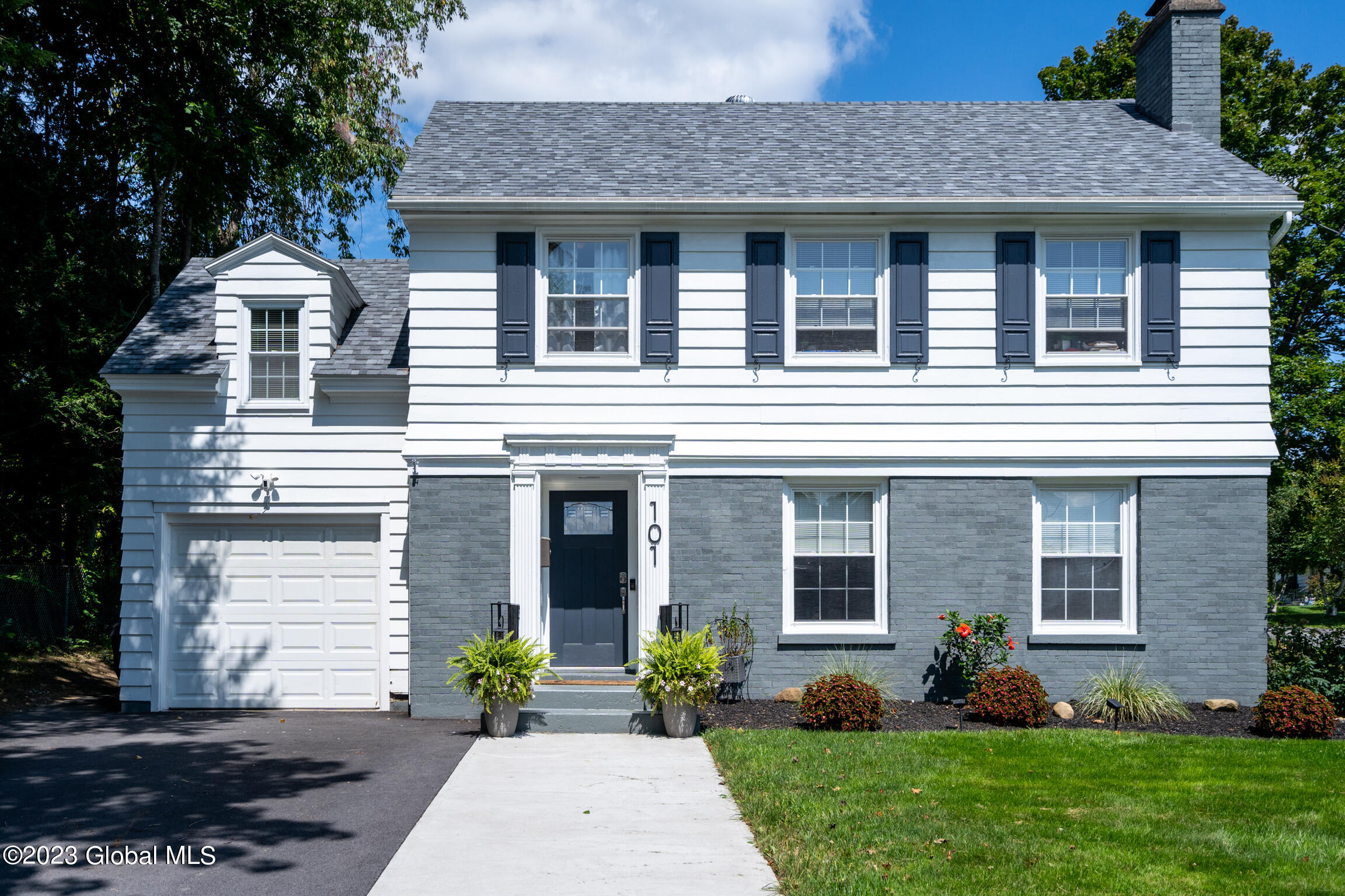 101 W Fourth Avenue