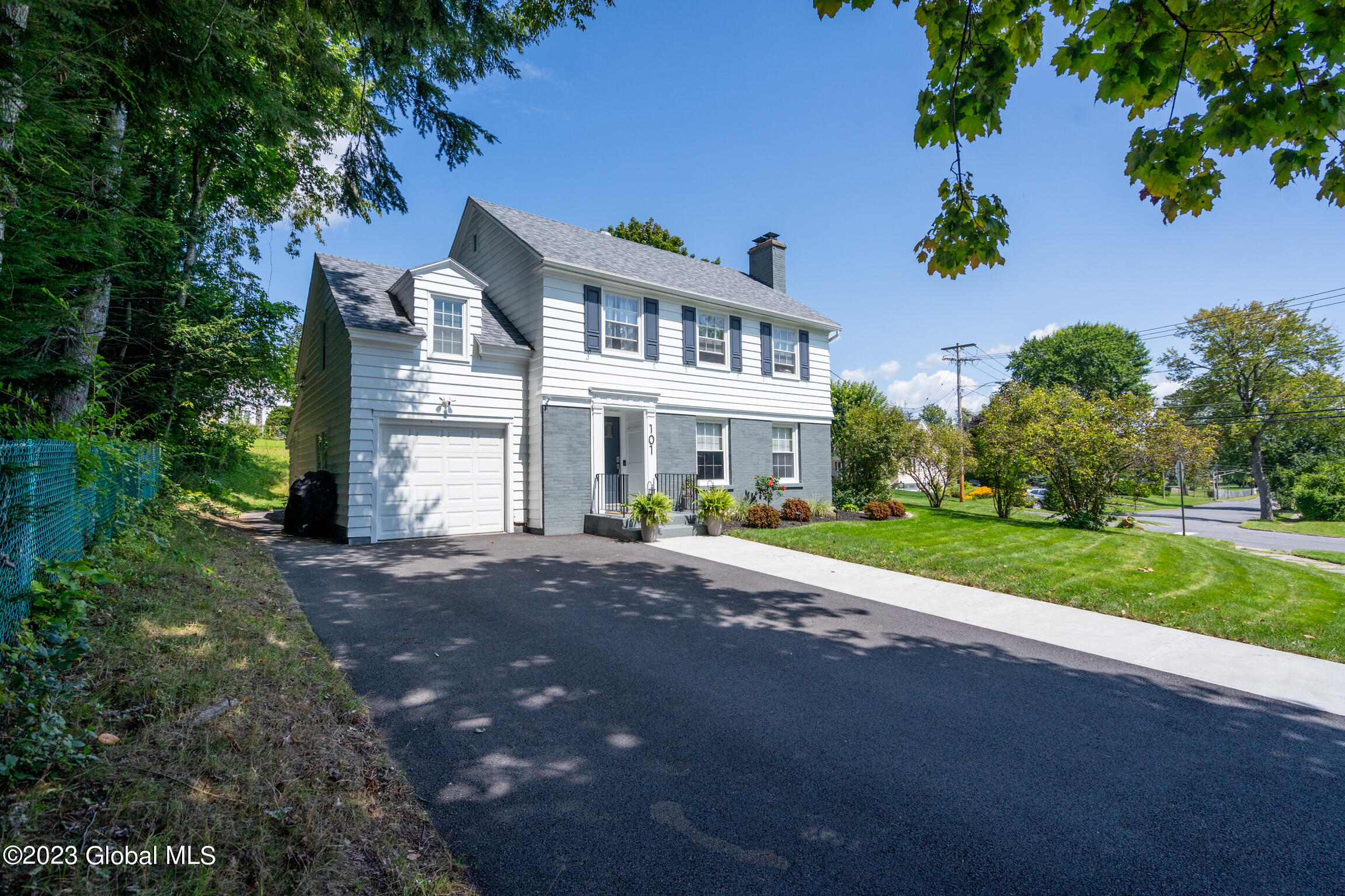 101 W Fourth Avenue