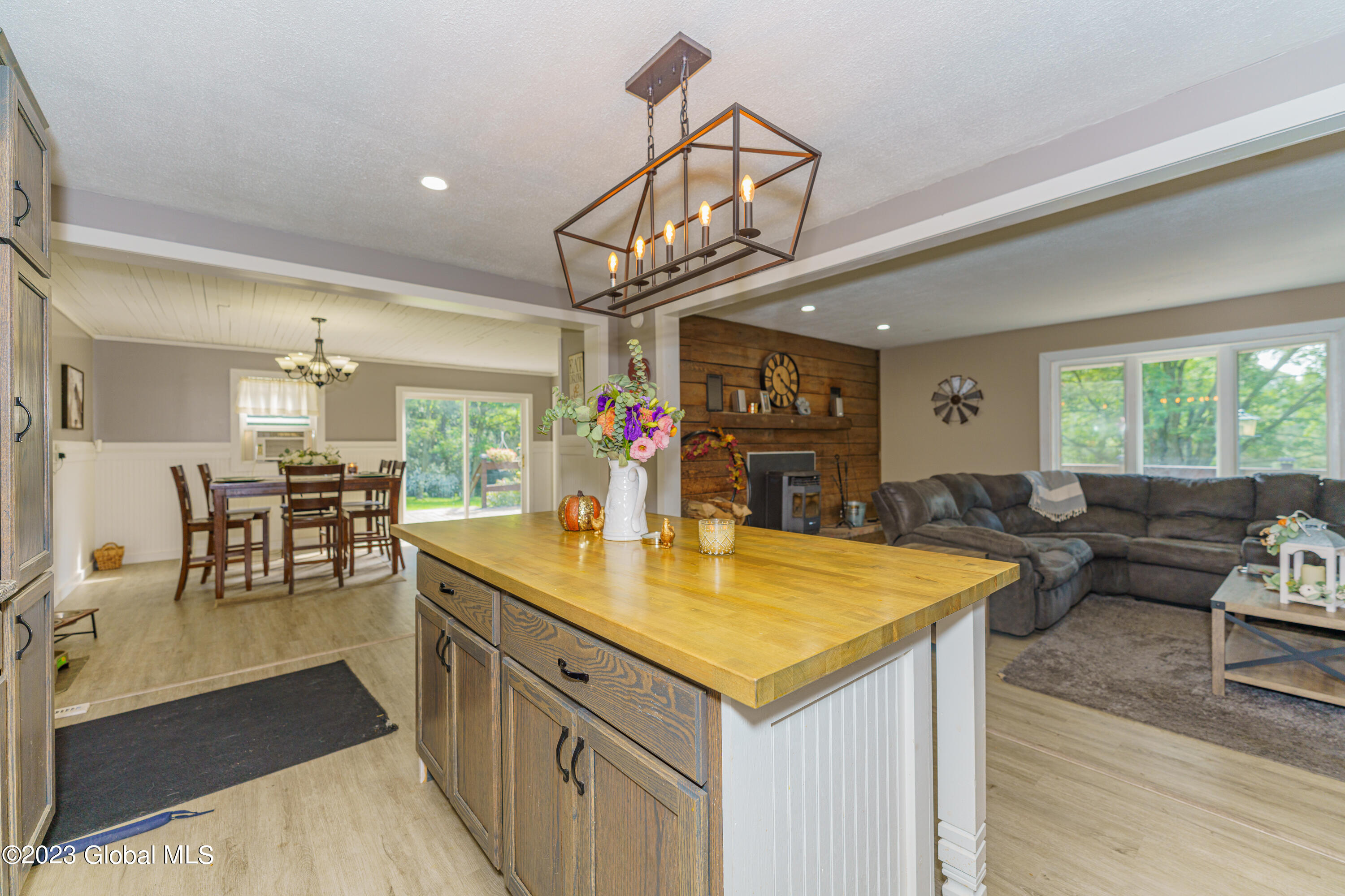 1554 Thompsons Lake Road