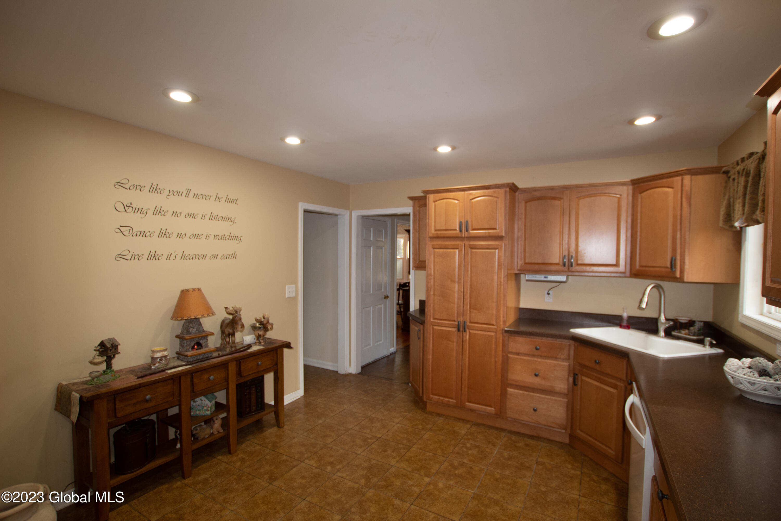 32 Cherokee Lane