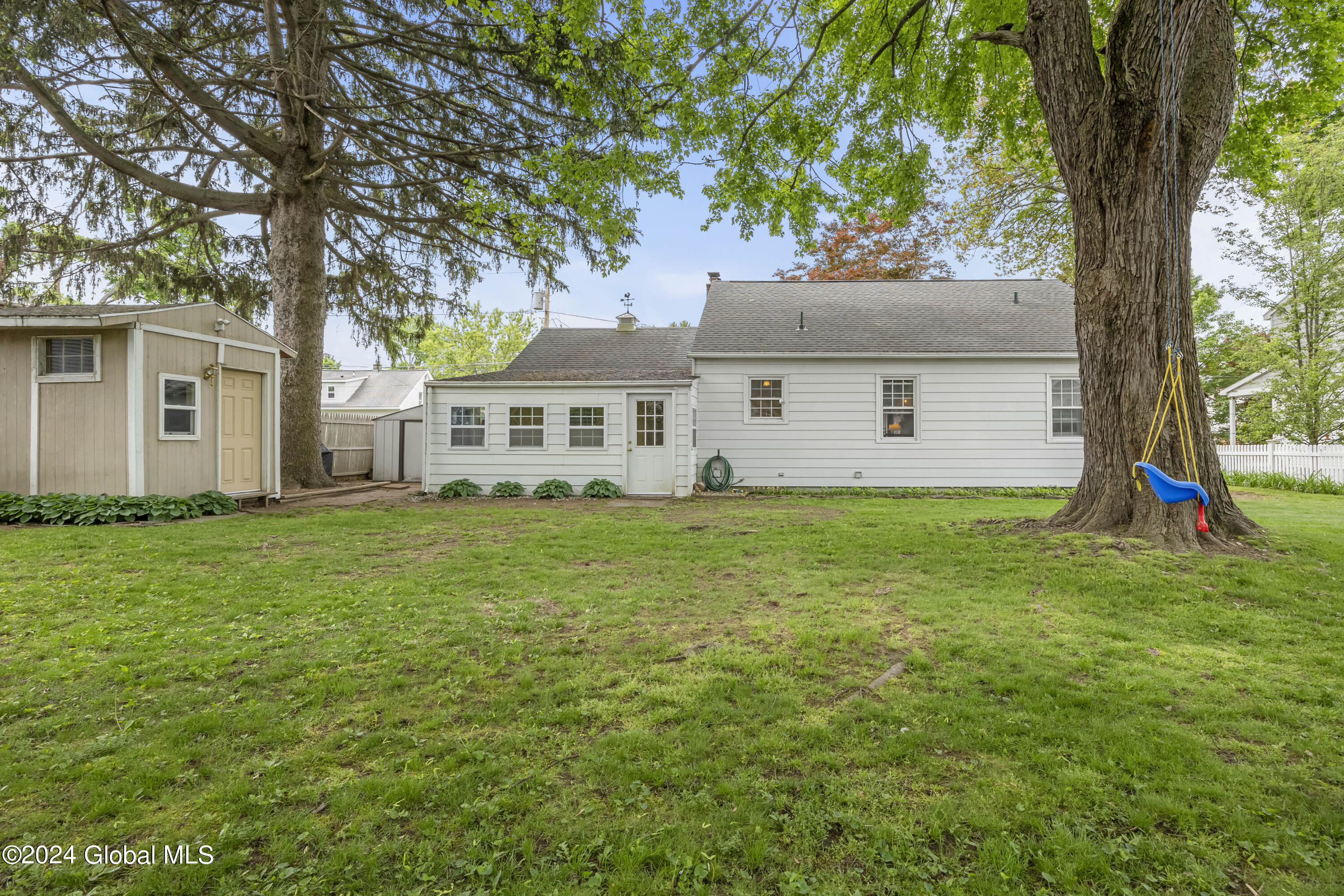 15 Avon Place