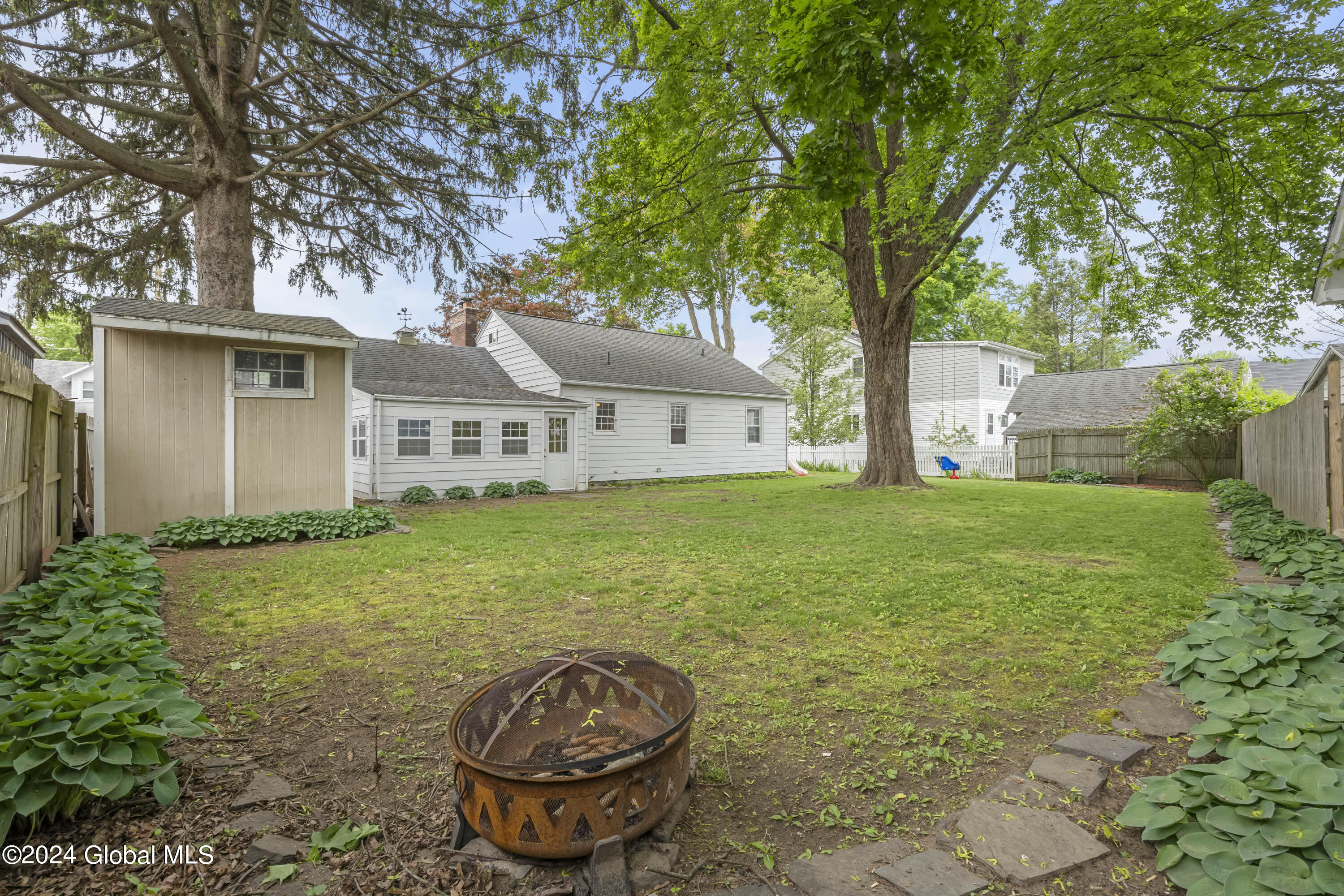 15 Avon Place