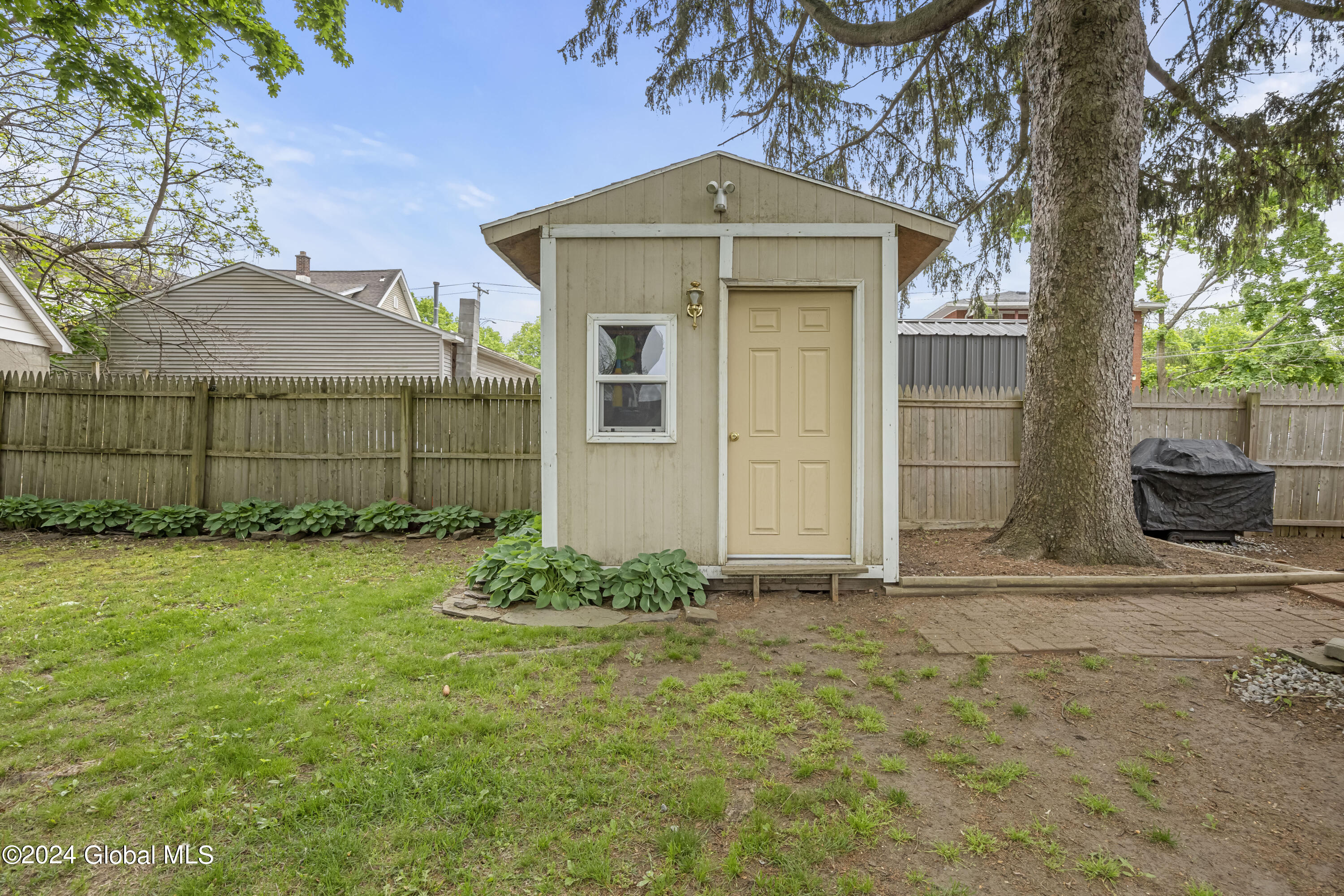 15 Avon Place