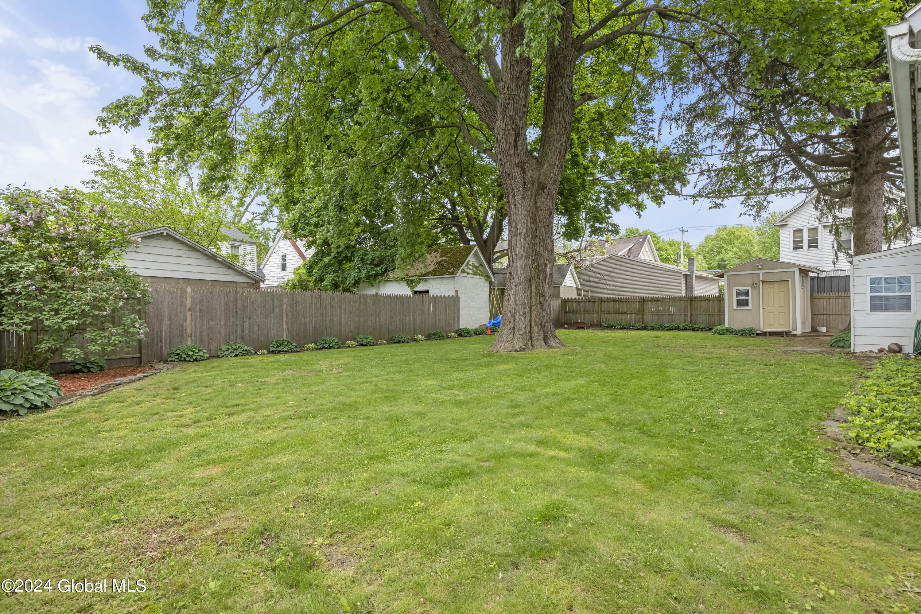 15 Avon Place