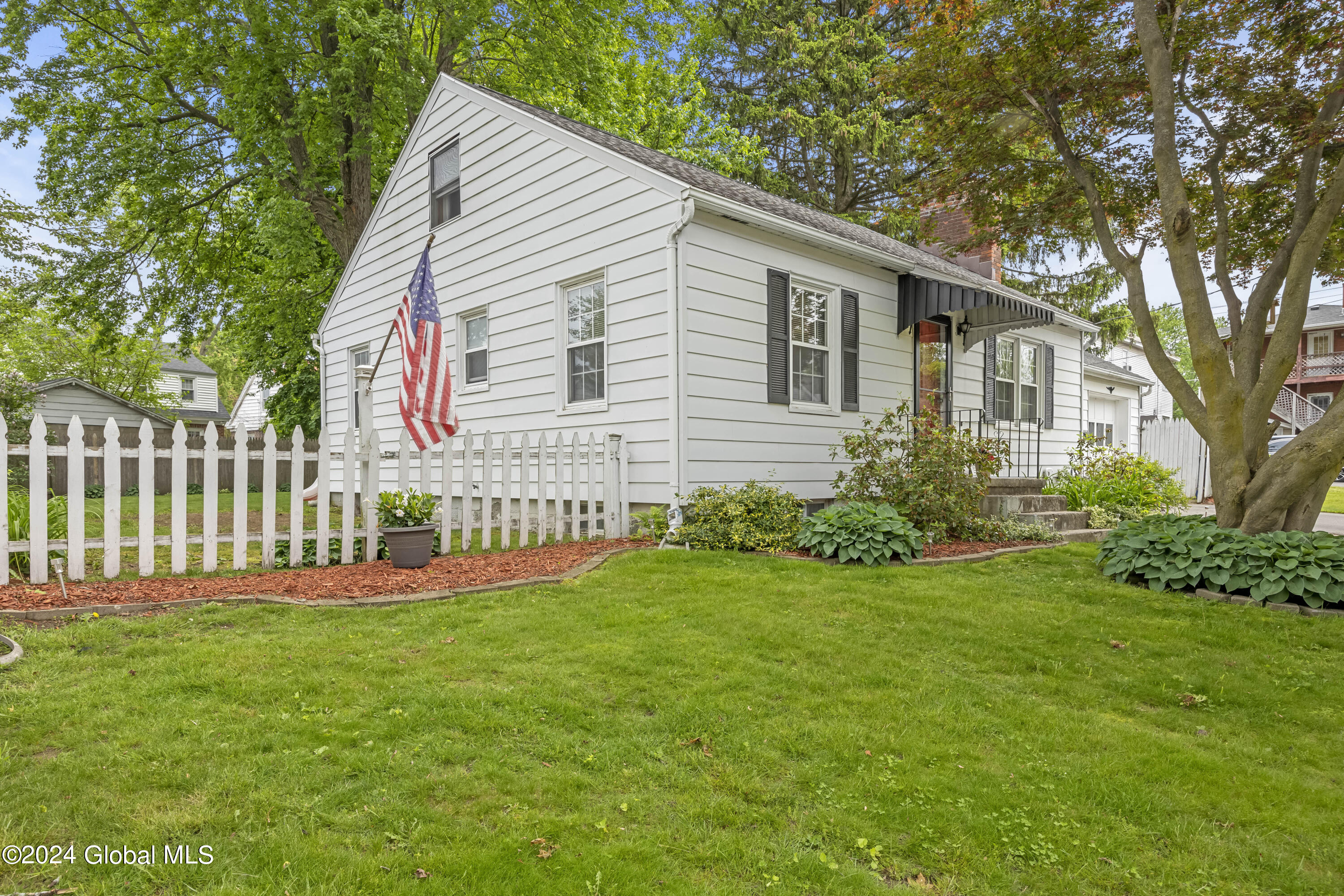 15 Avon Place