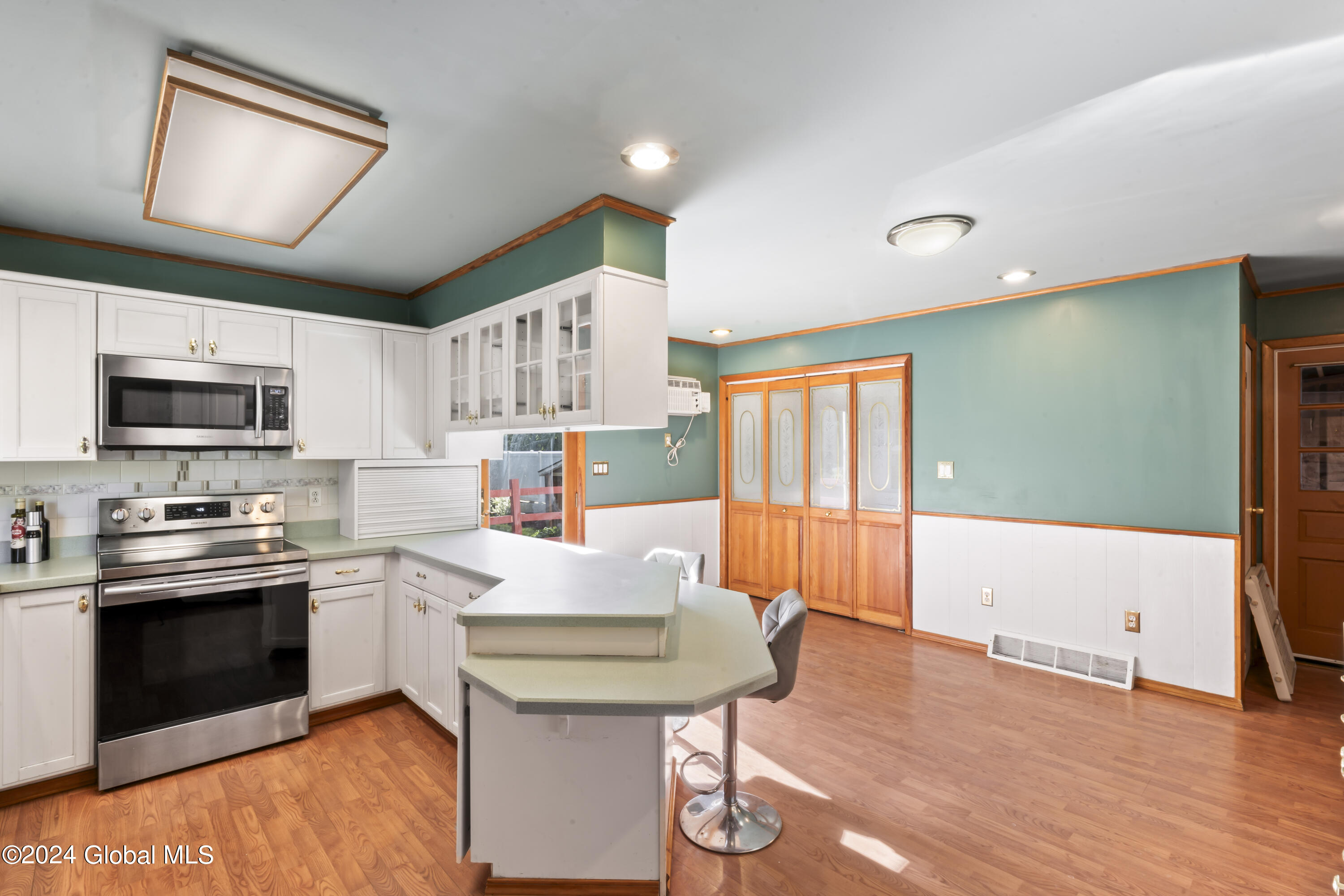 46 Bloomingdale Avenue