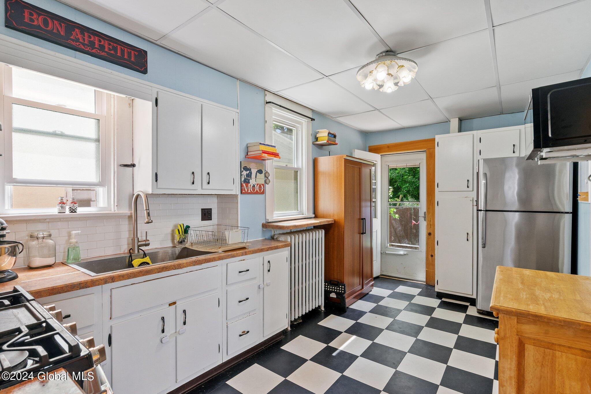 16 Arcadia Avenue