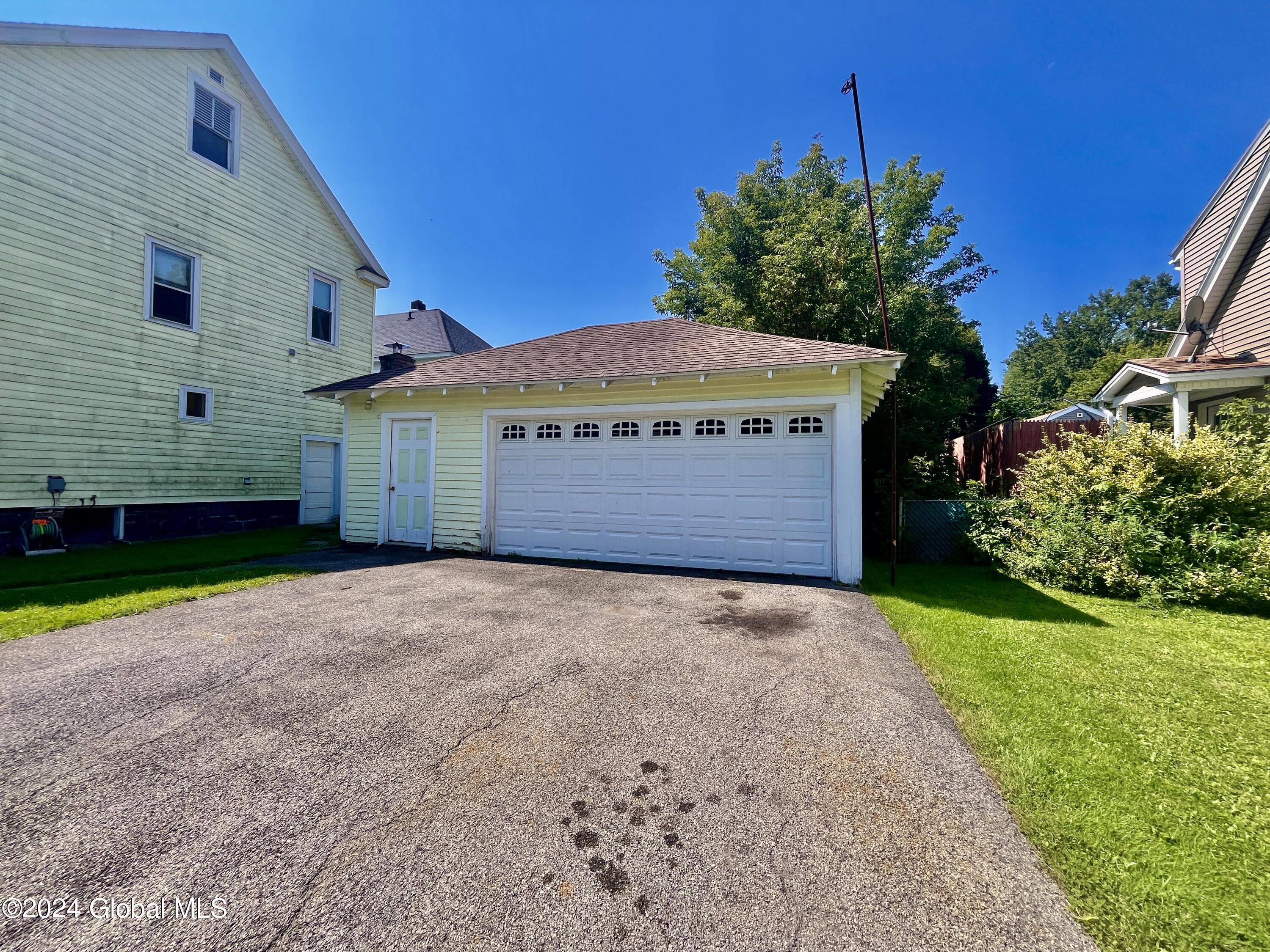 250 W Fulton Street