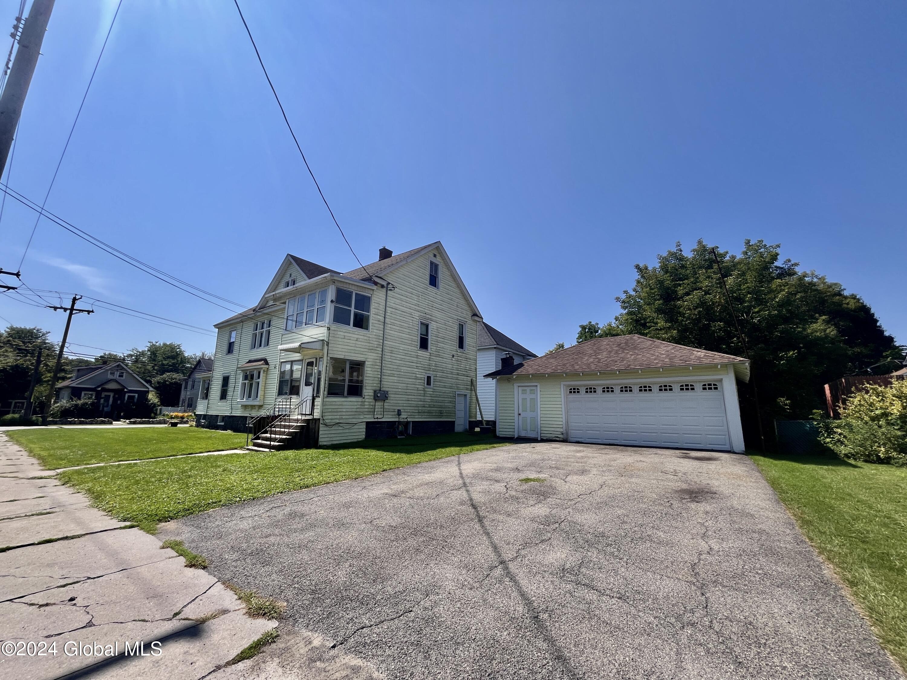 250 W Fulton Street